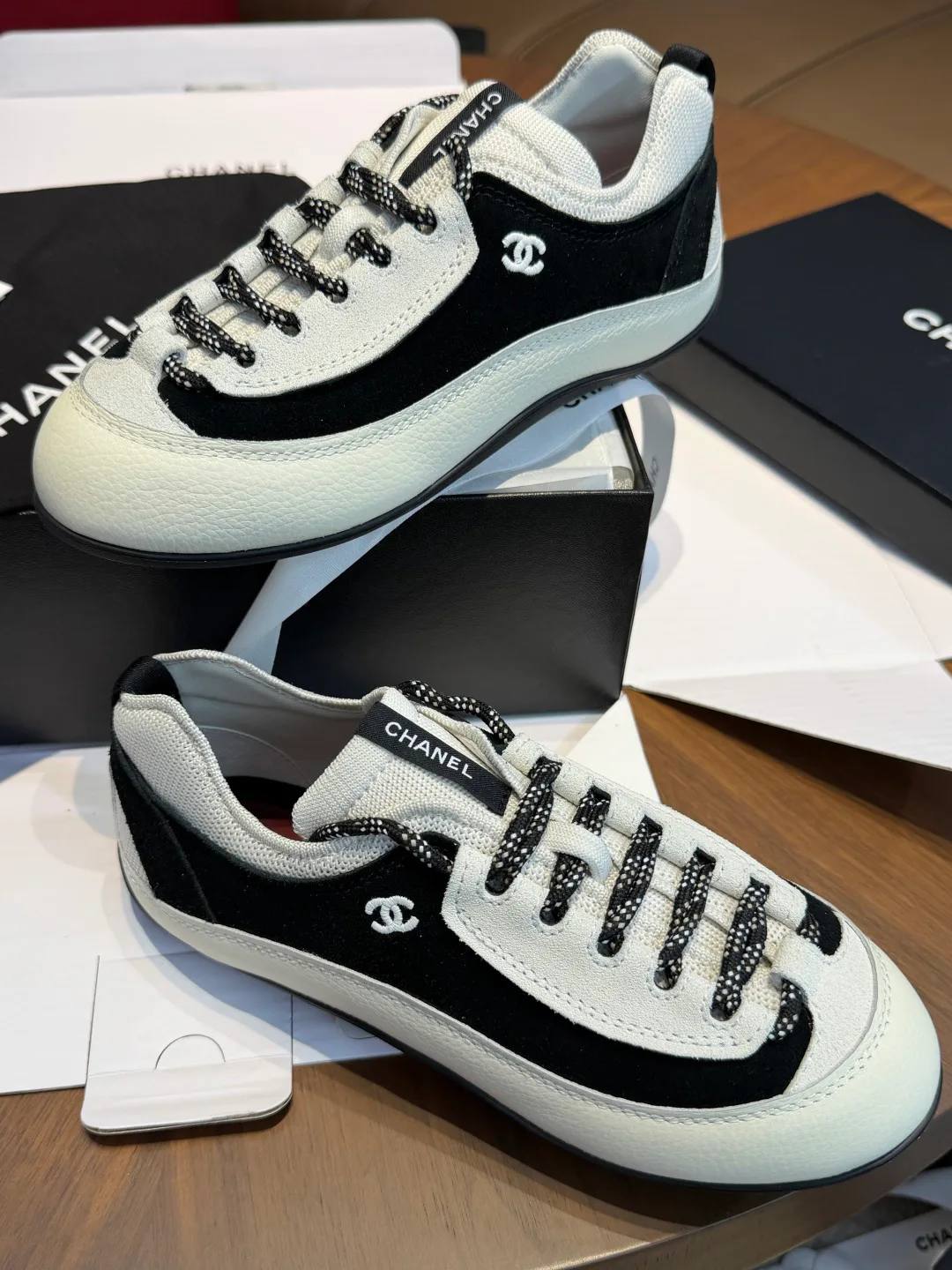 Women's Sneakers CHANEL 18066789