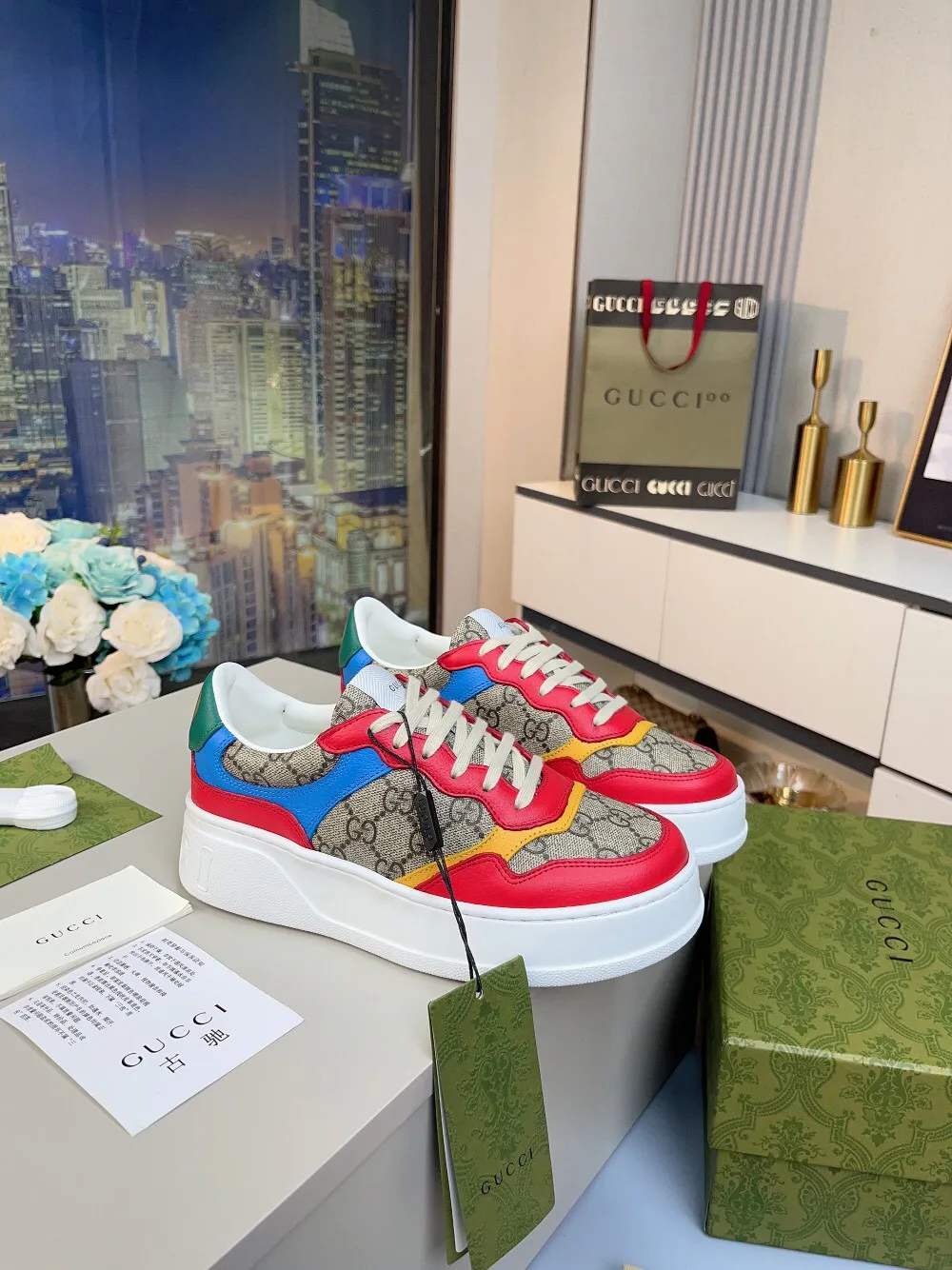 Women's Sneakers GUCCI 18369620