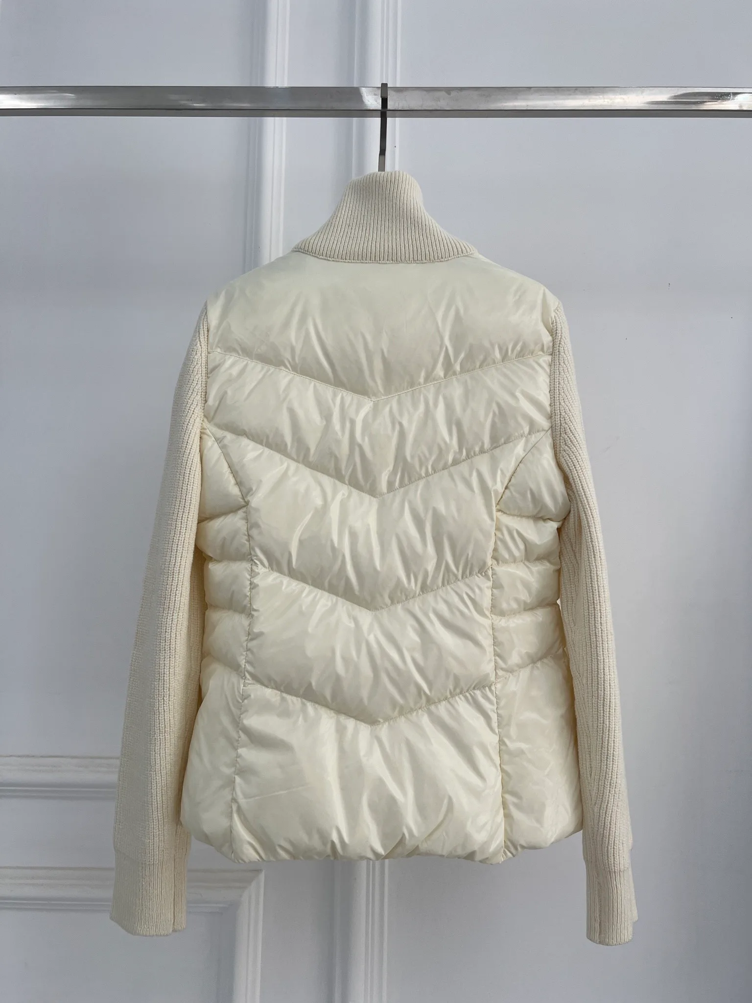 Women's Jackets And Down Jackets MONCLER 18415621