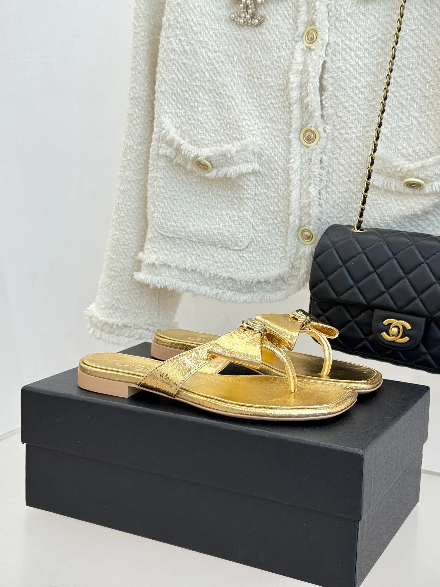 Women's Flip-Flops CHANEL 16965748