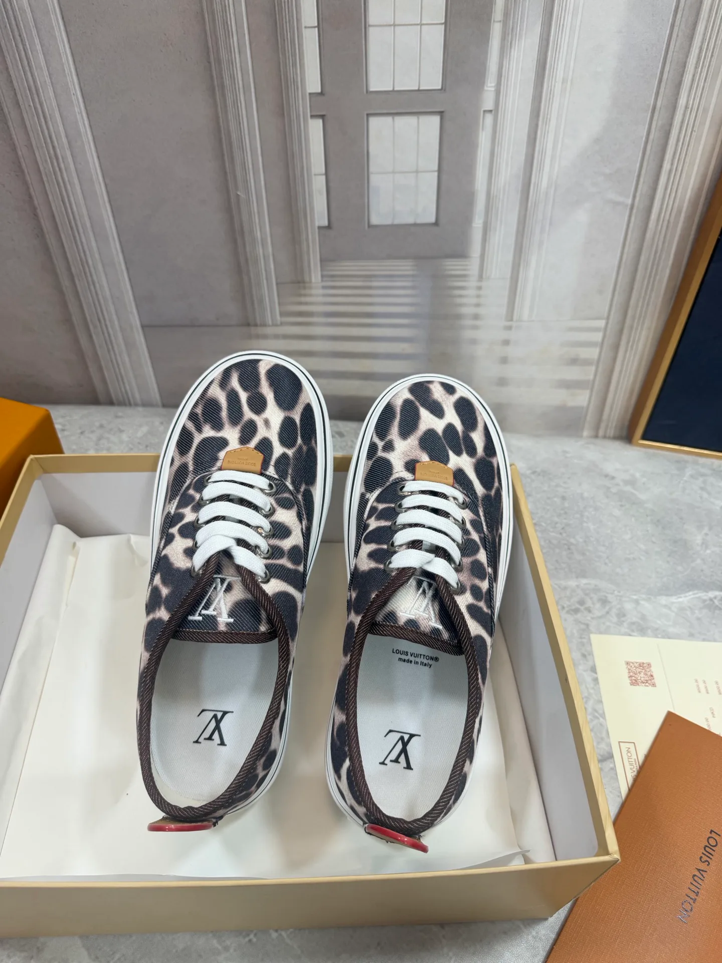 Men's Sneakers LOUIS VUITTON 18190078