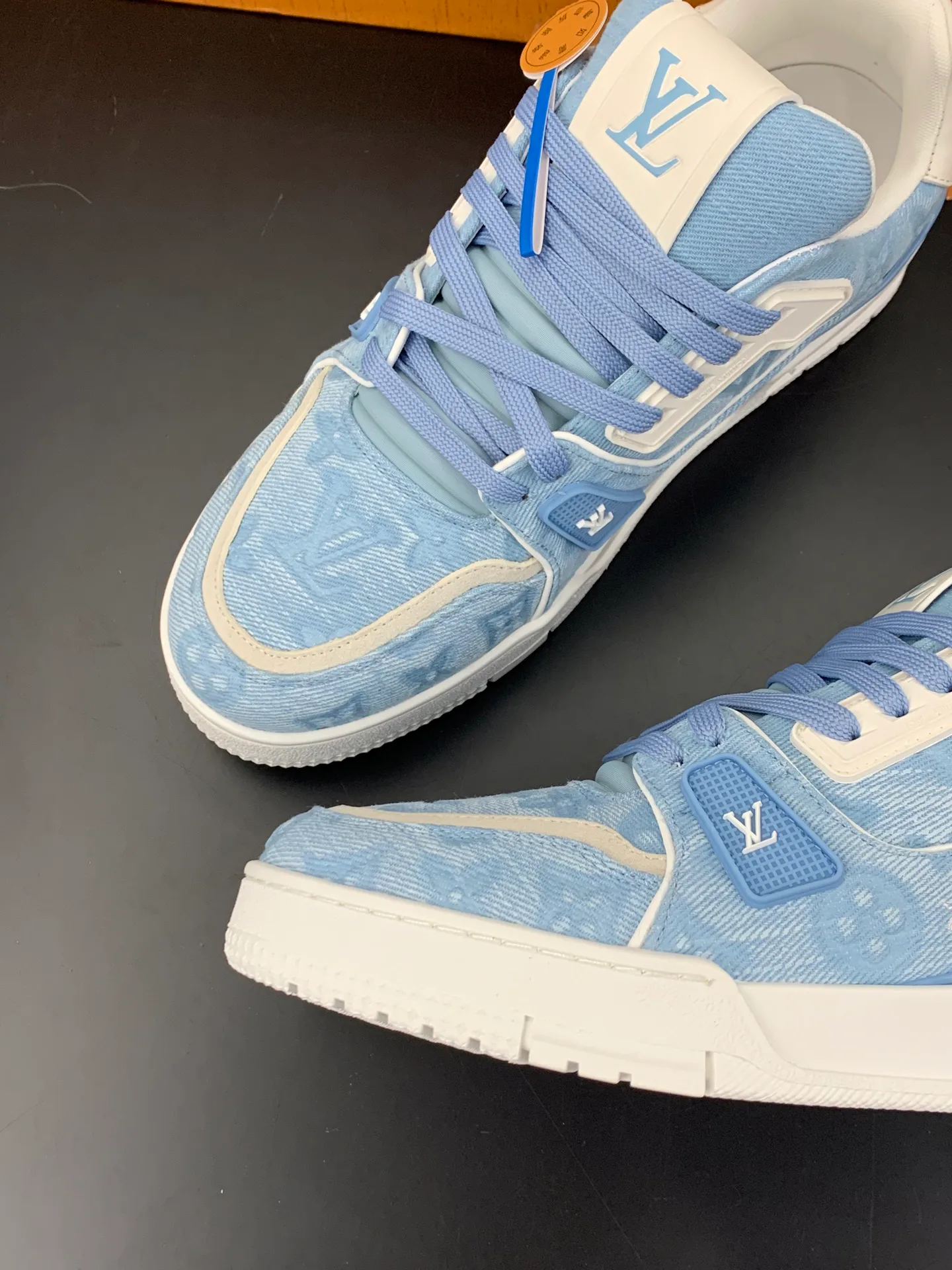 Women's Sneakers LOUIS VUITTON 17545275