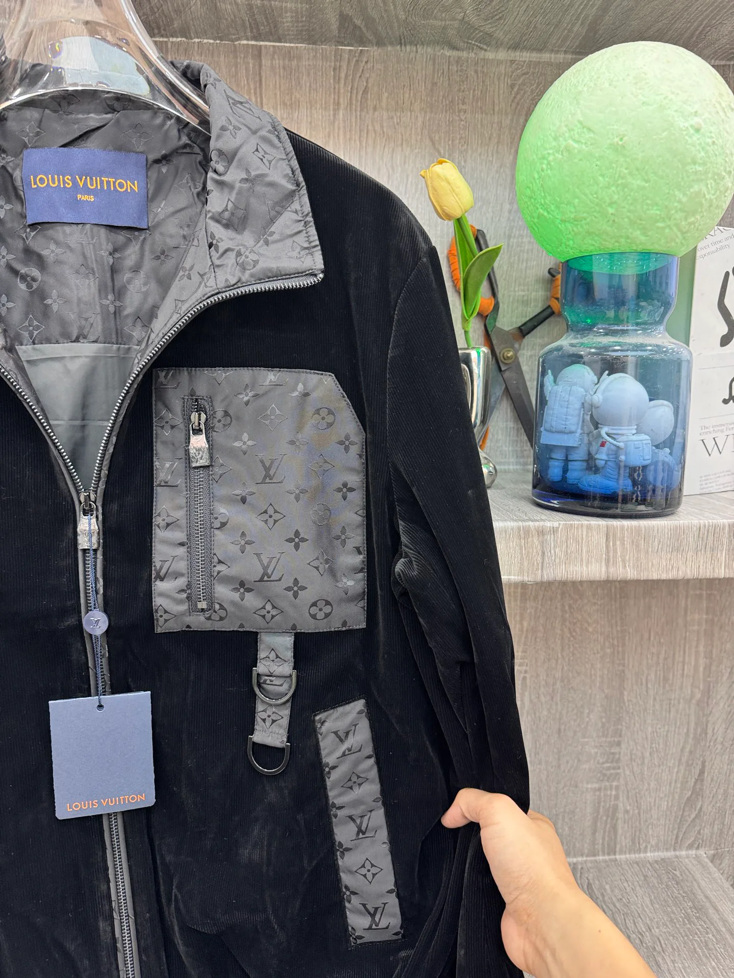 Men's Jackets And Down Jackets LOUIS VUITTON 18140191