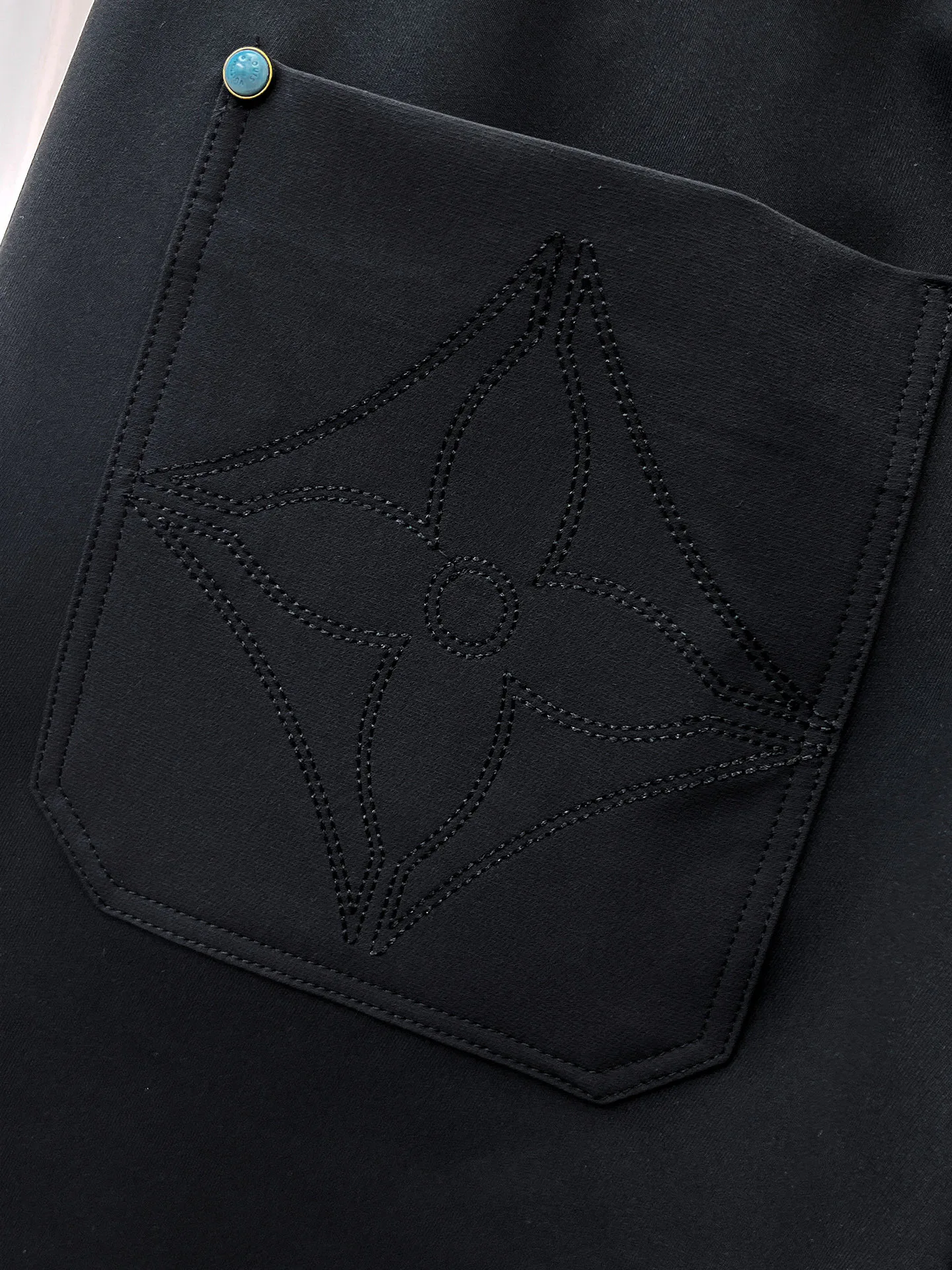 Men's Trousers LOUIS VUITTON 18399333