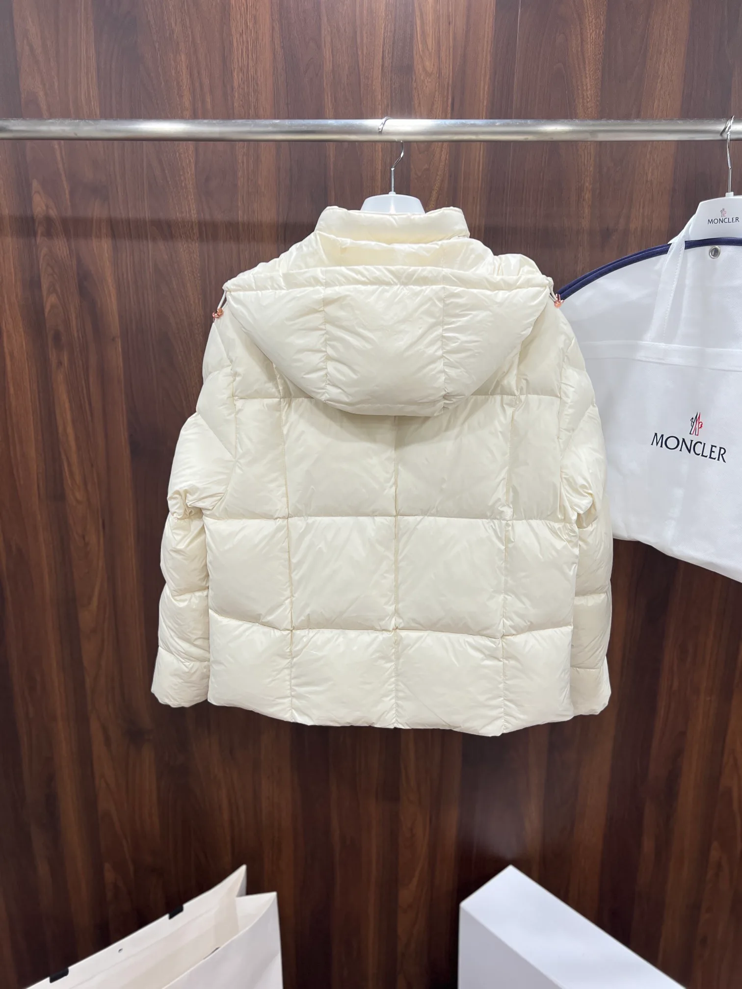 Women's Jackets And Down Jackets MONCLER 17888371