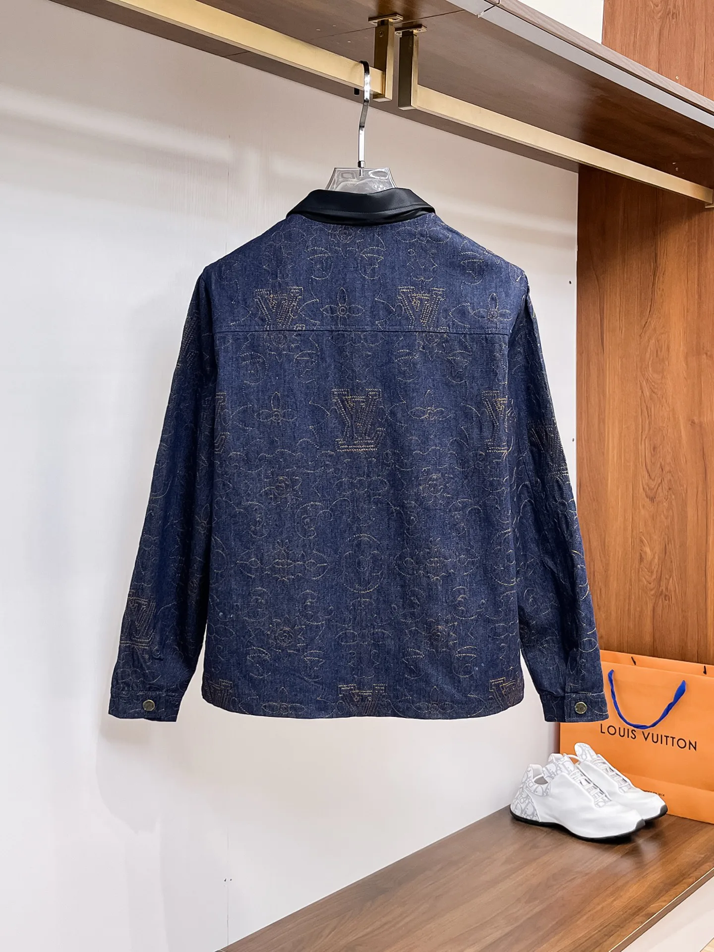 Men's Jackets And Down Jackets LOUIS VUITTON 18197218