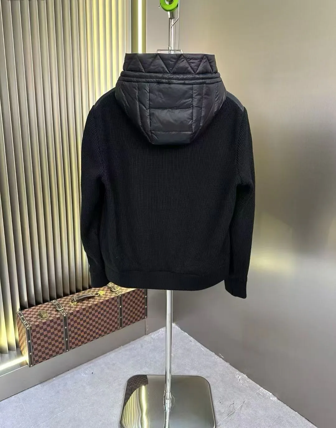 Women's Jackets And Down Jackets MONCLER 18131382