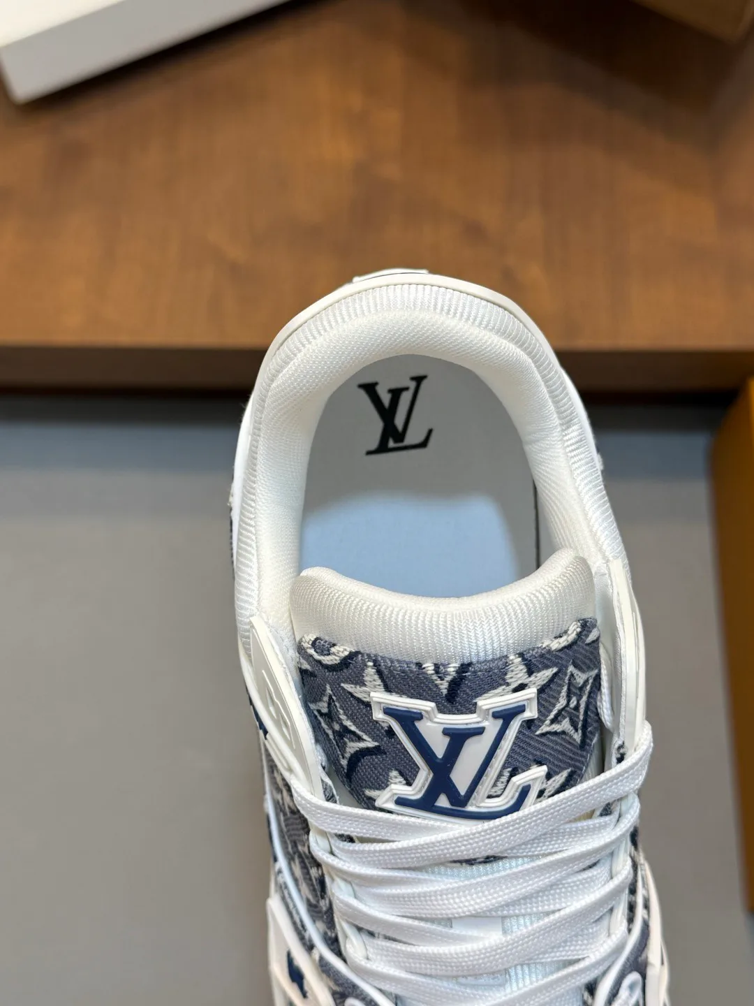 Women's Sneakers LOUIS VUITTON 17447608