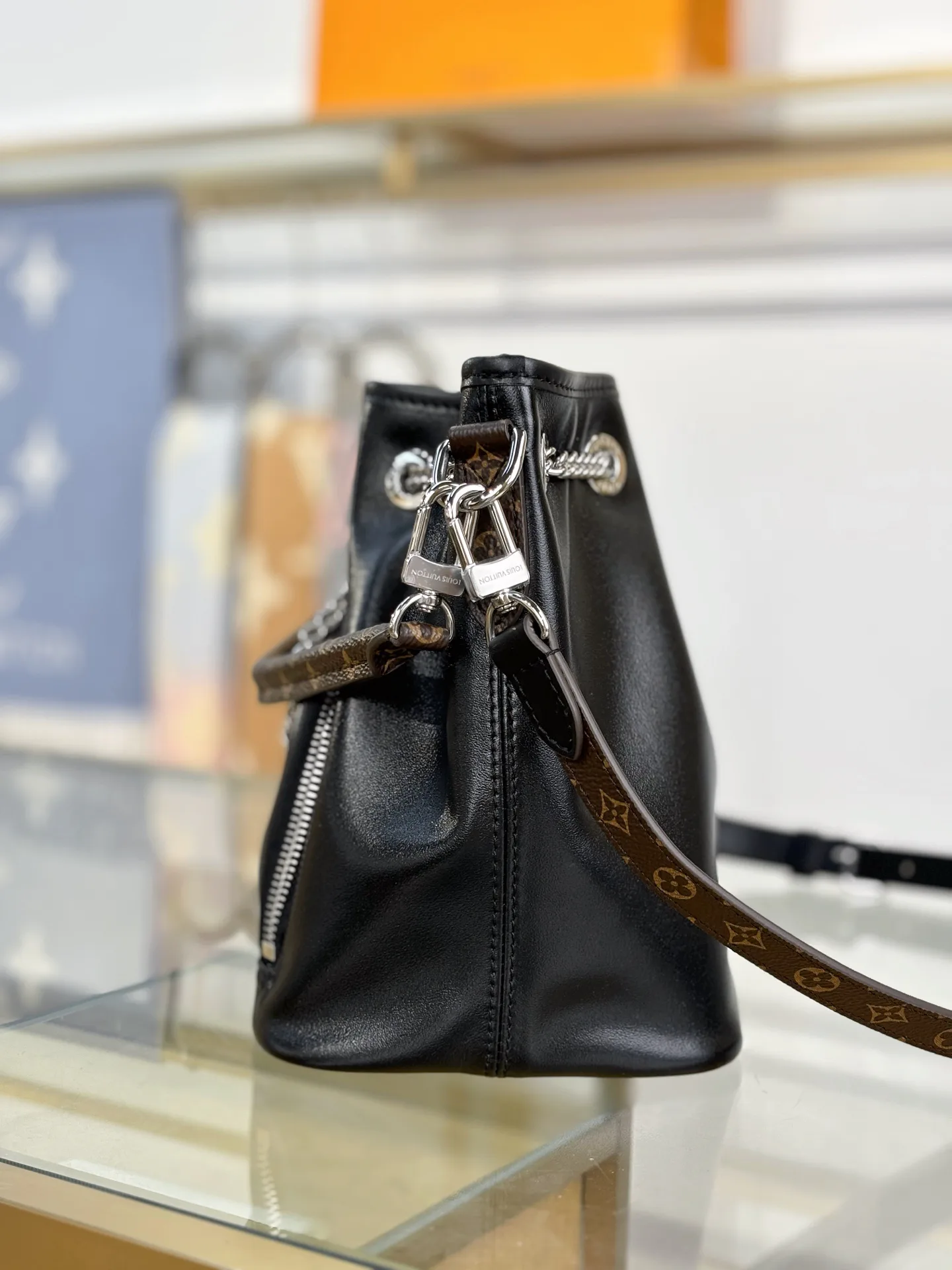 Women's Classic Handbags LOUIS VUITTON 17979835