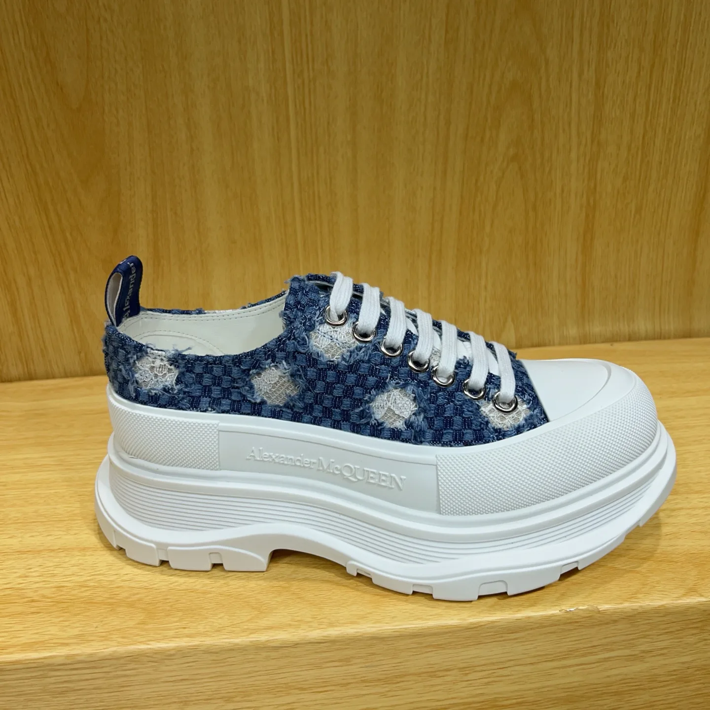 Women's Sneakers ALEXANDER MCQUEEN 17545166