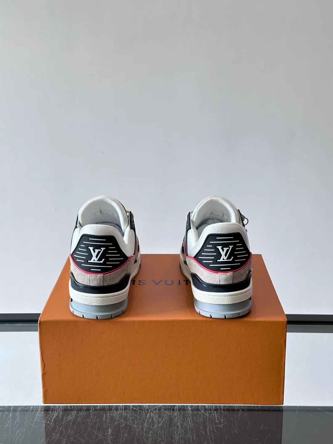 Women's Sneakers LOUIS VUITTON 17914078