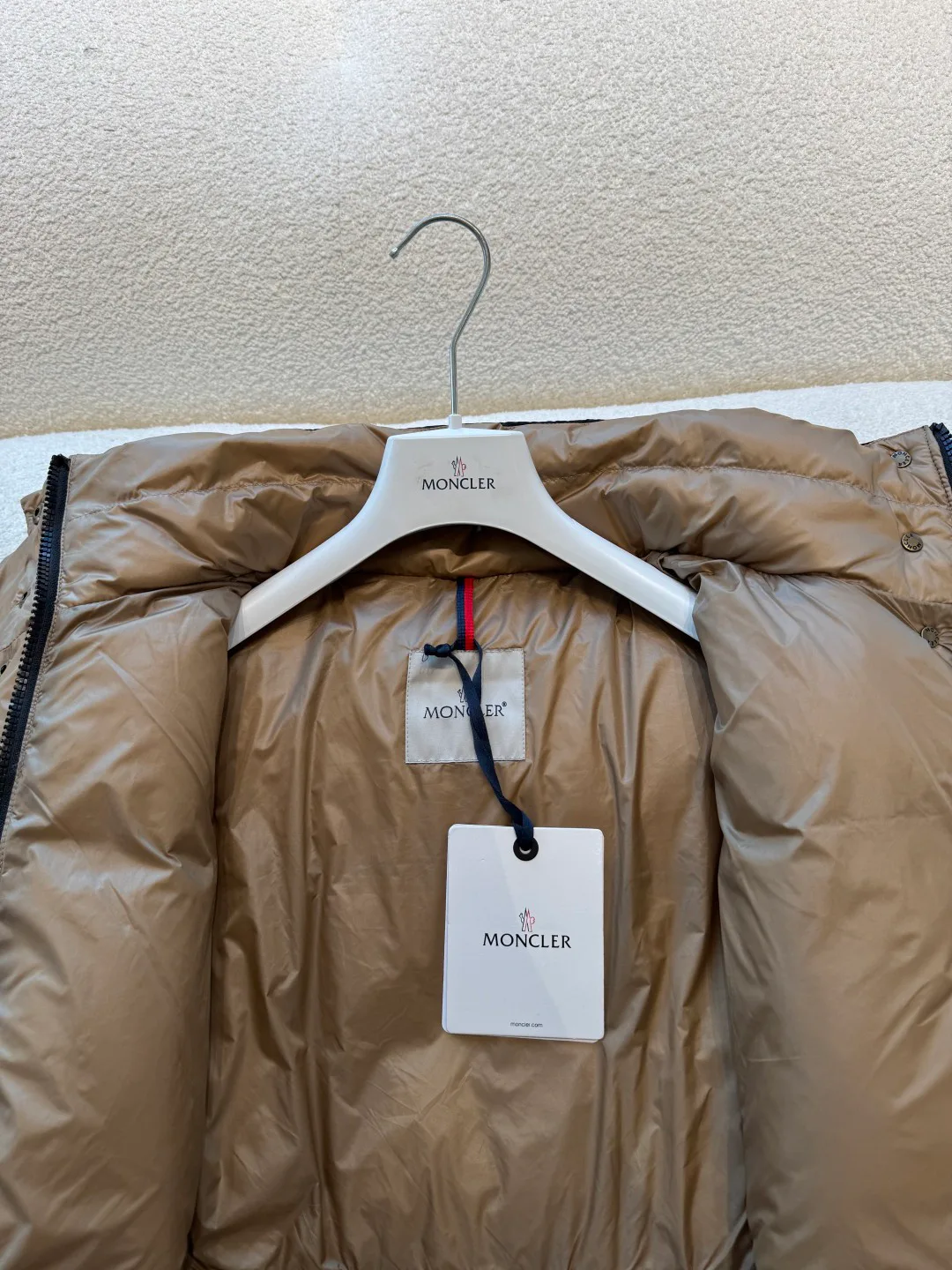 Women's Jackets And Down Jackets MONCLER 18189304