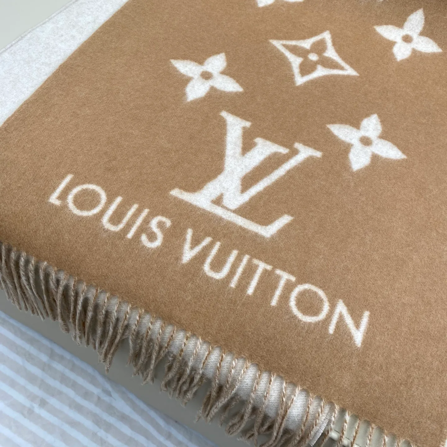 Scarves LOUIS VUITTON 18105570