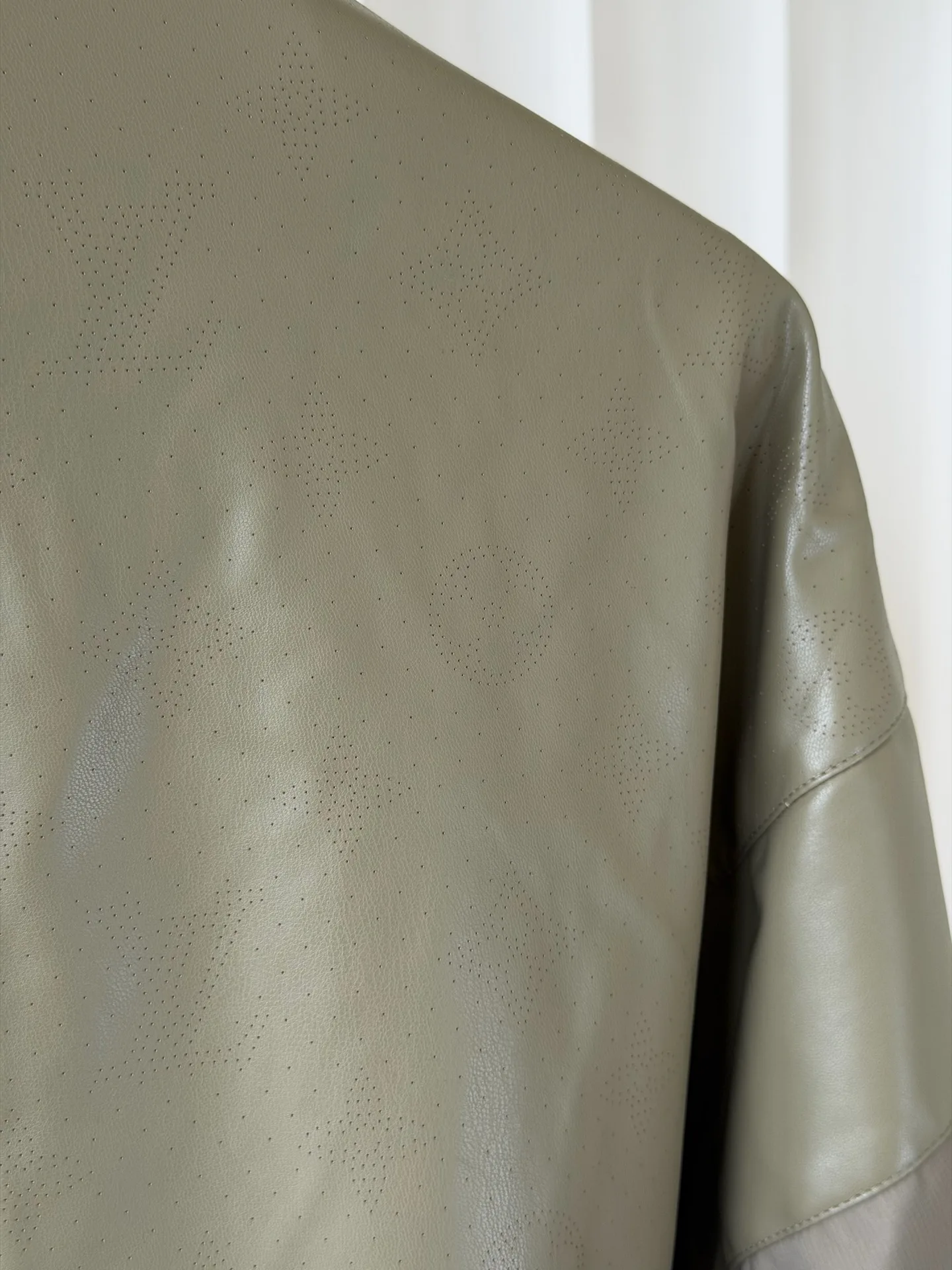 Men's Jackets And Down Jackets LOUIS VUITTON 17660657