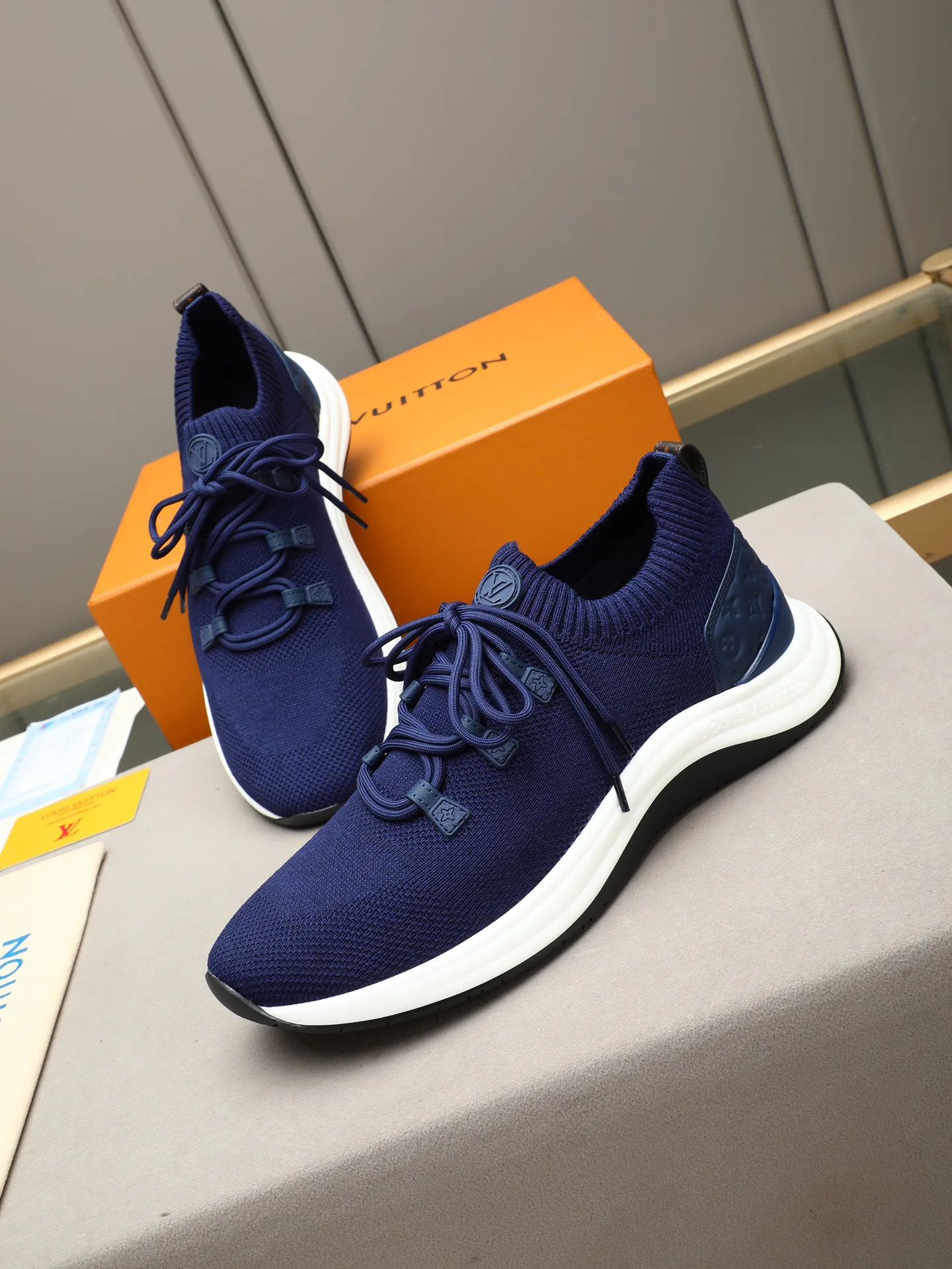 Women's Sneakers LOUIS VUITTON 17947270