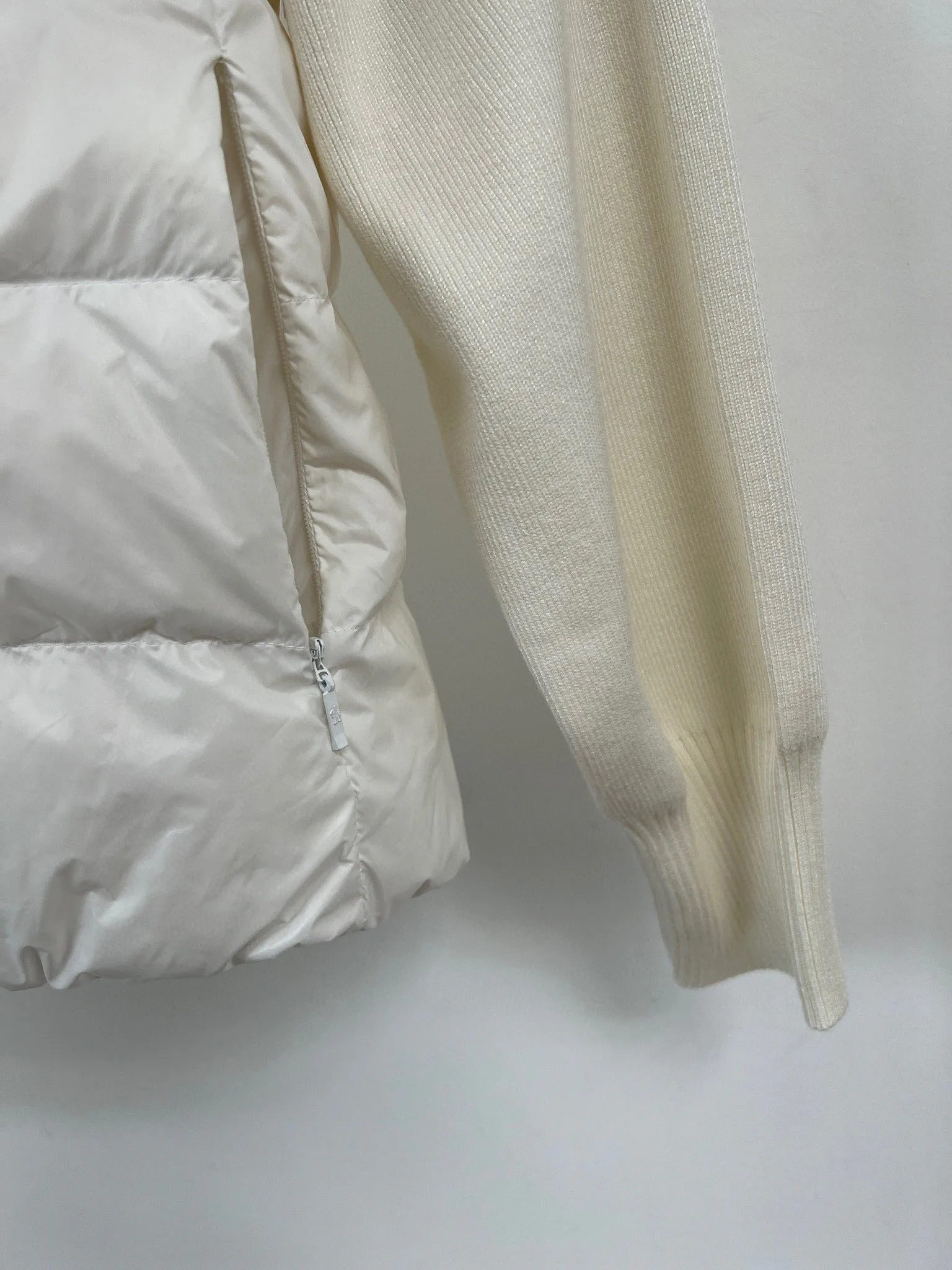 Women's Jackets And Down Jackets MONCLER 18415624
