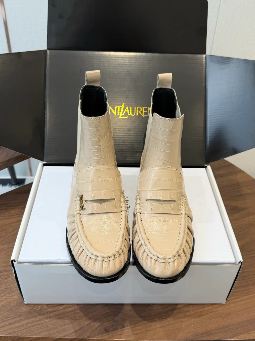 Women's Loafers And Moccasins SAINT LAURENT 18182786