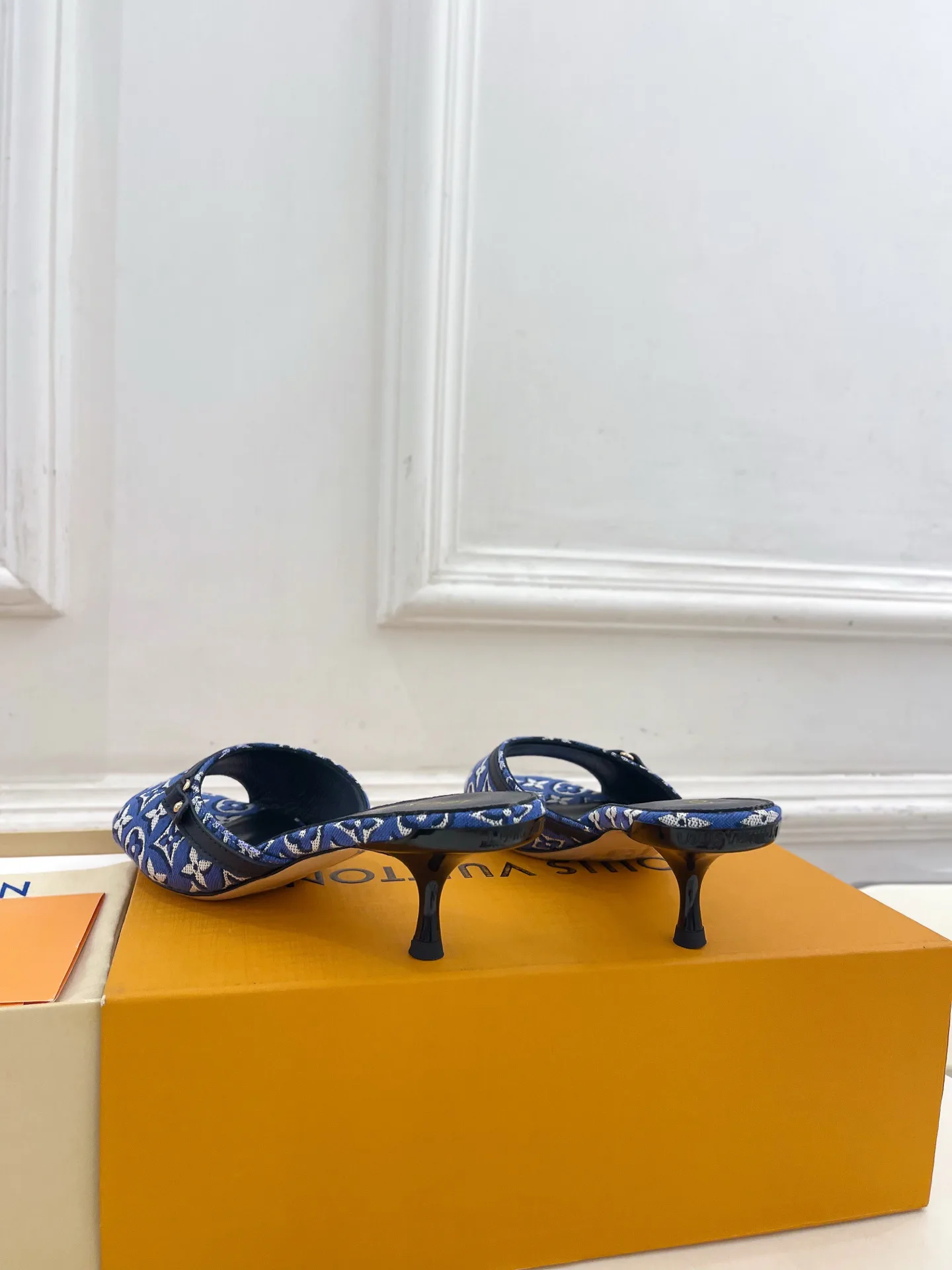 Women's Mules And Clogs LOUIS VUITTON 17506938