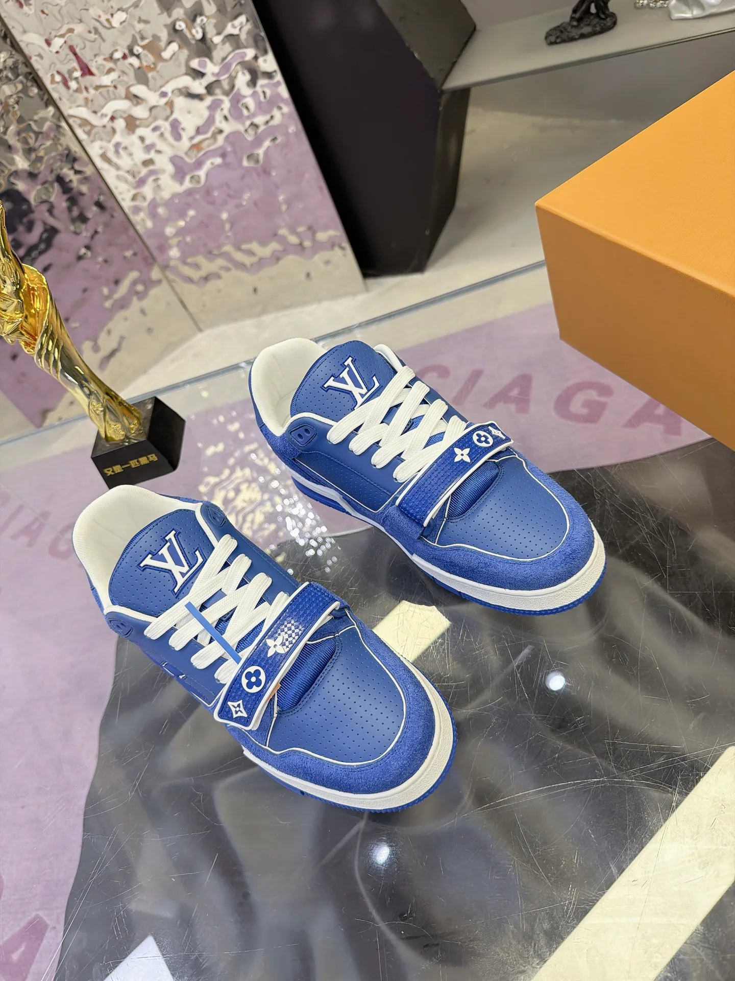Women's Sneakers LOUIS VUITTON 17740574