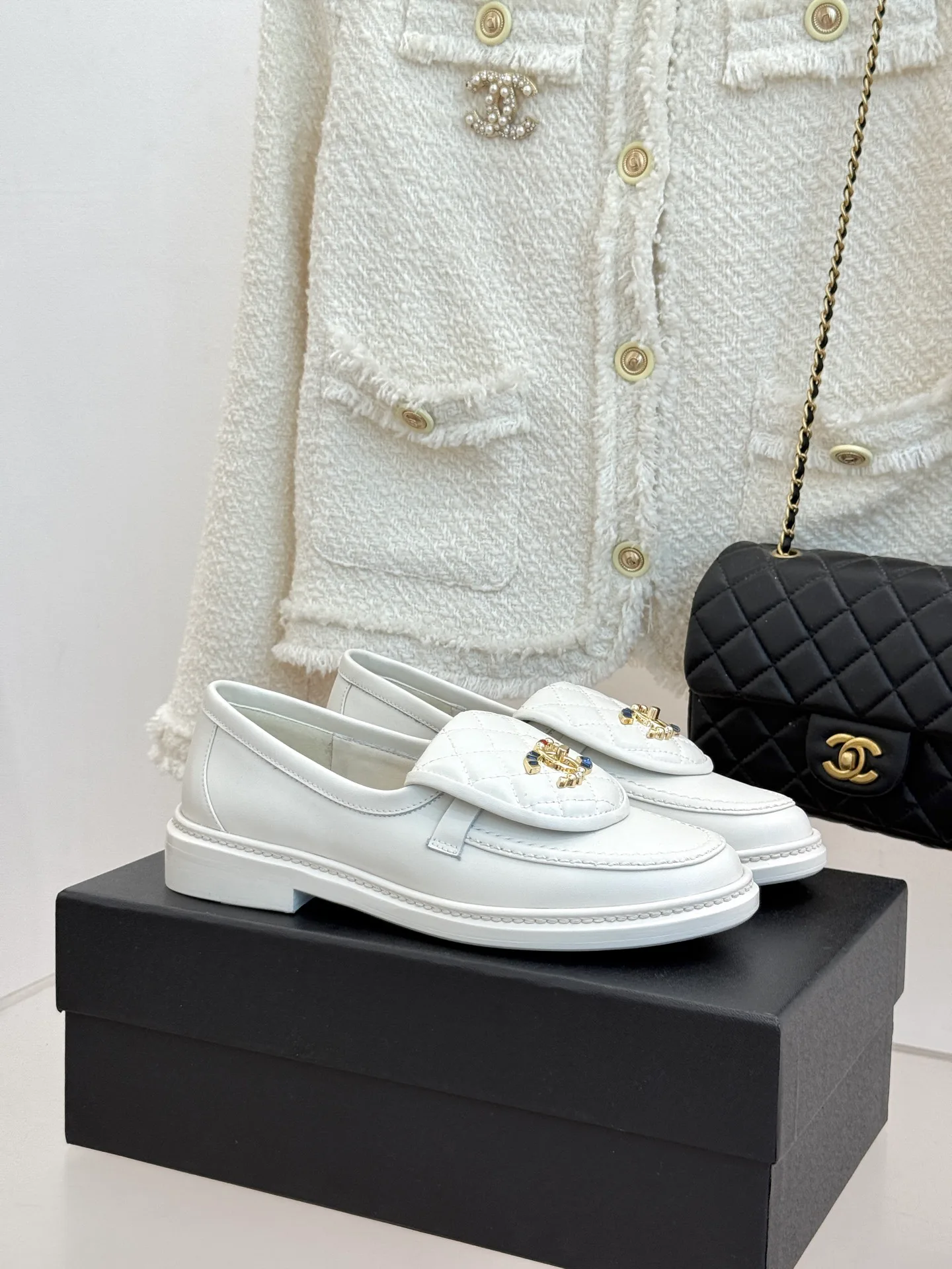 Women's Loafers And Moccasins CHANEL 17336062