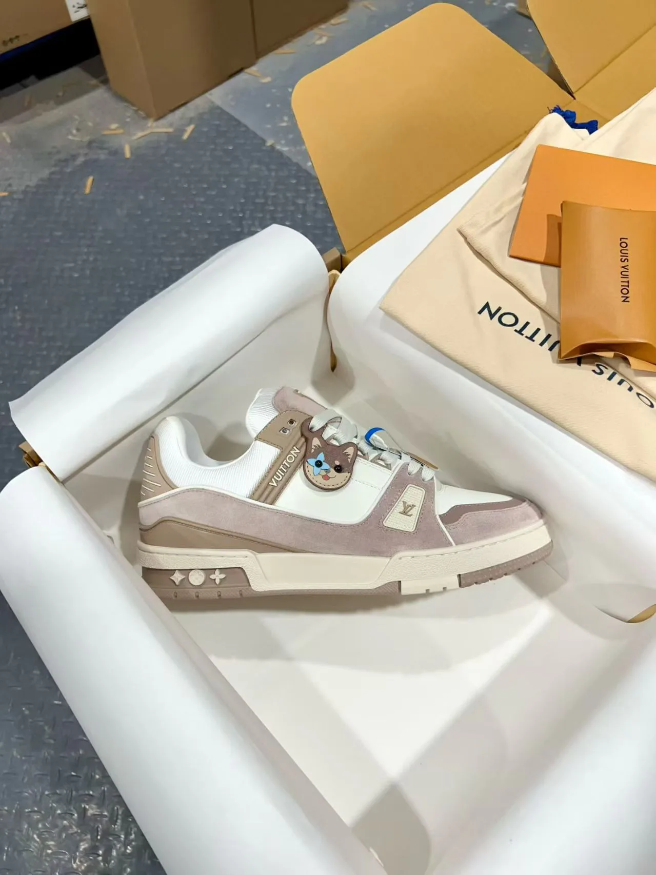 Women's Sneakers LOUIS VUITTON 18170736