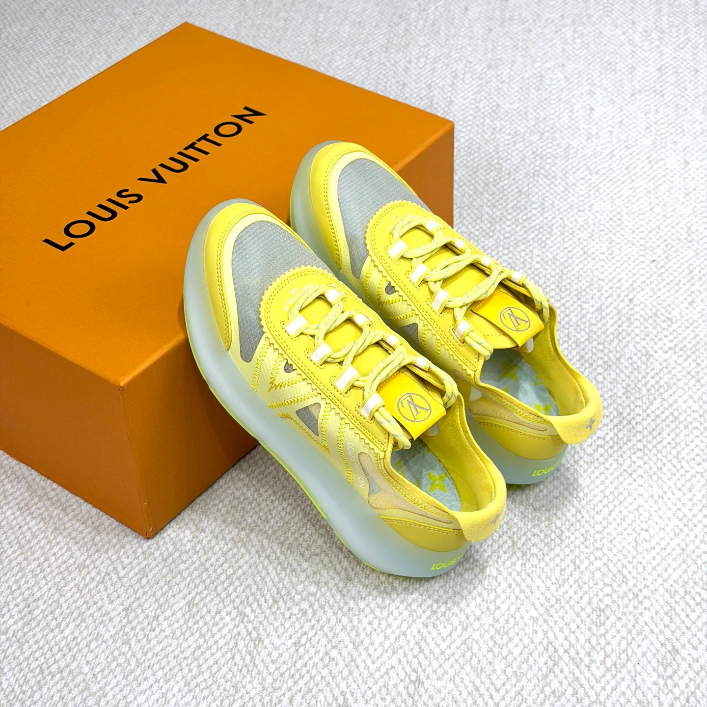 Women's Sneakers LOUIS VUITTON 18265149