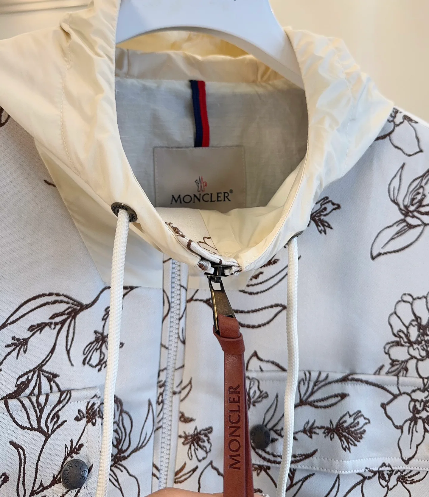 Women's Jackets And Down Jackets MONCLER 17960280