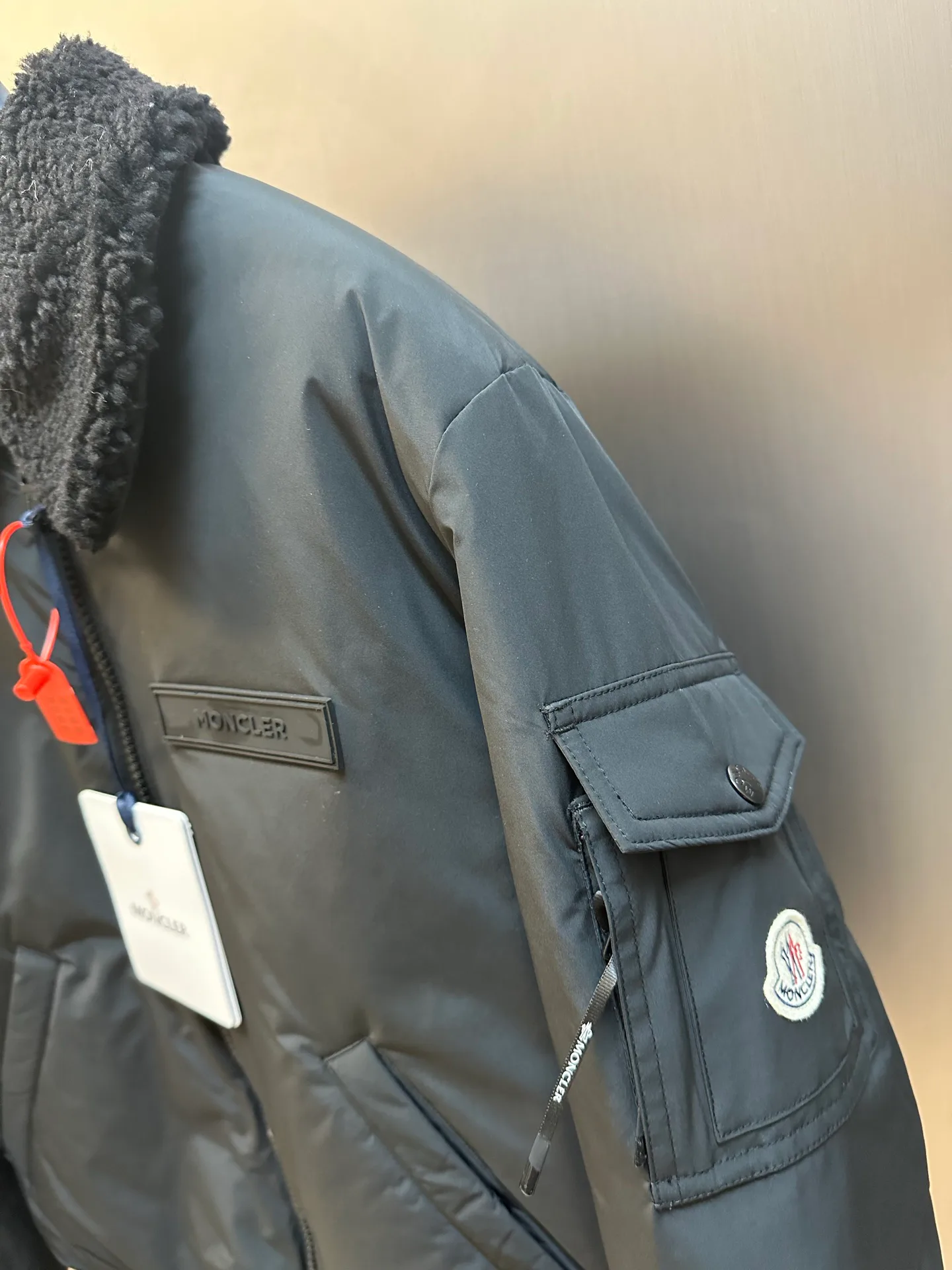 Men's Jackets And Down Jackets MONCLER 18483182