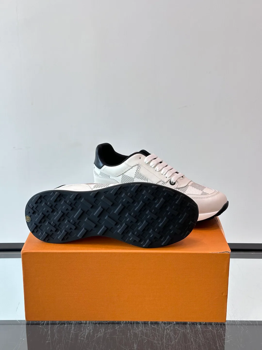 Men's Sneakers LOUIS VUITTON 18400553