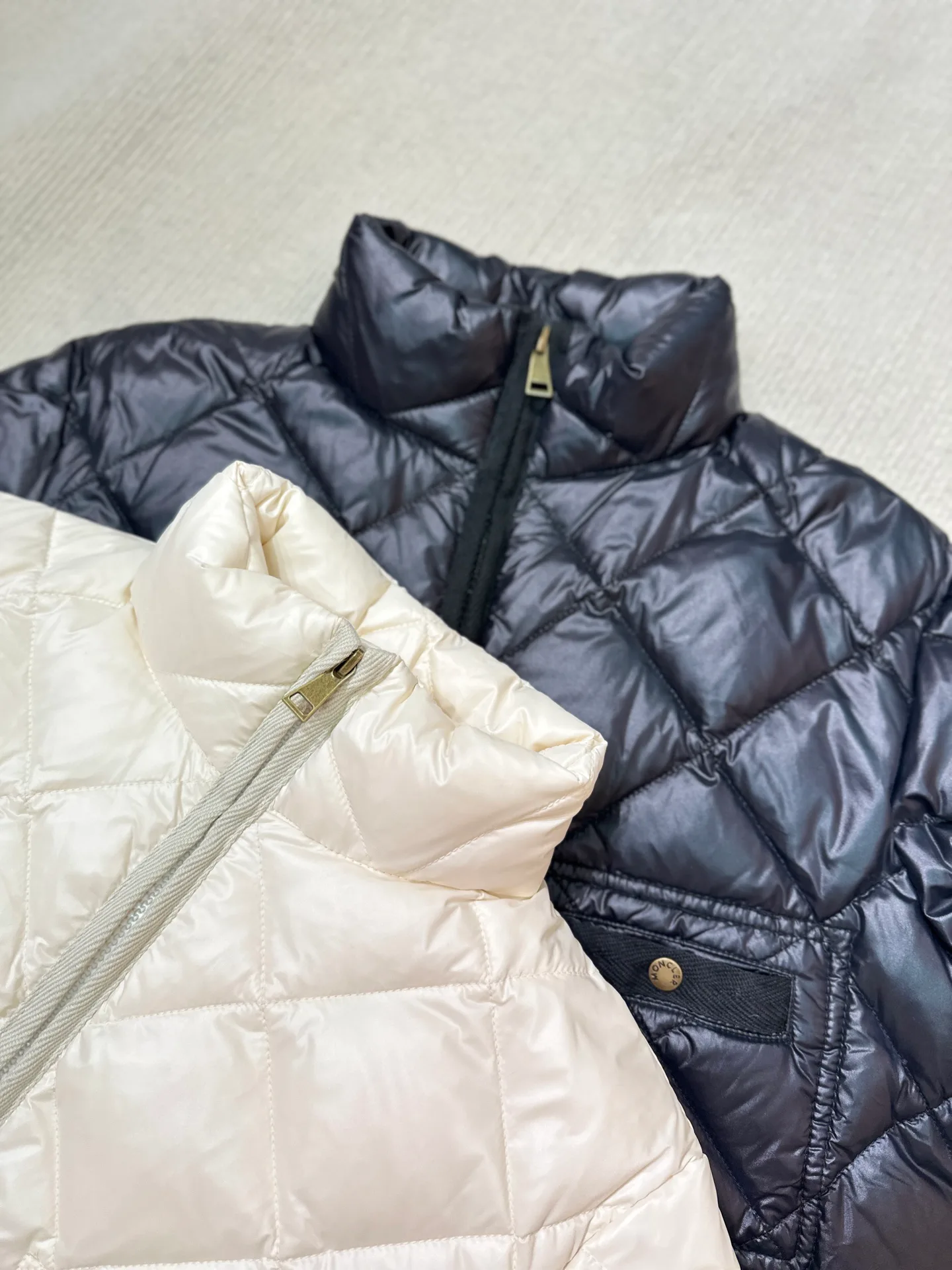 Women's Jackets And Down Jackets MONCLER 17938425