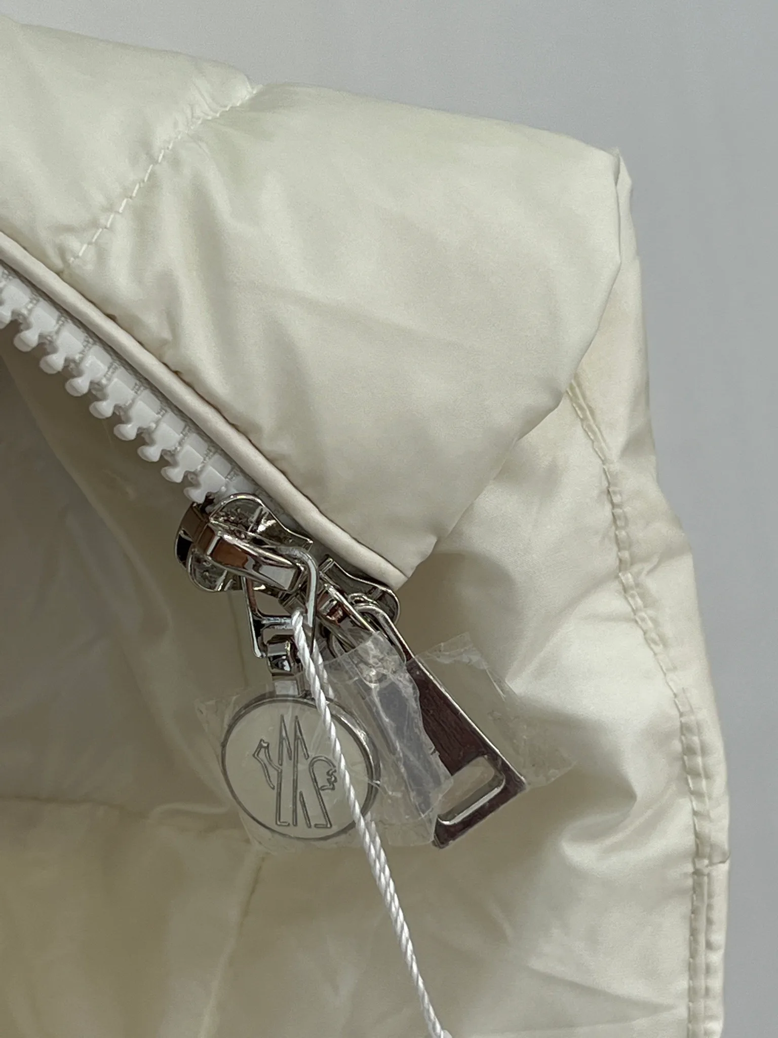 Women's Jackets And Down Jackets MONCLER 18416267