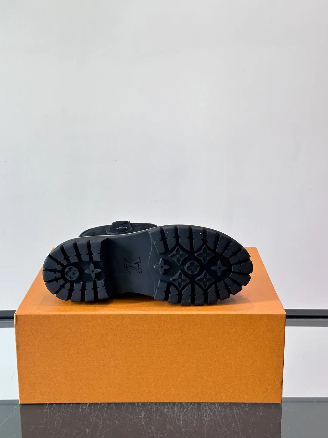 Men's Ankle Boots LOUIS VUITTON 18102793