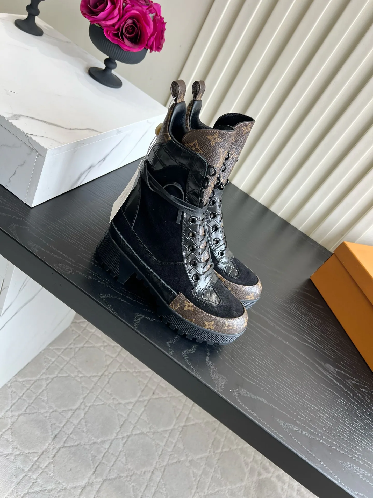 Women's Ankle Boots LOUIS VUITTON 18477685