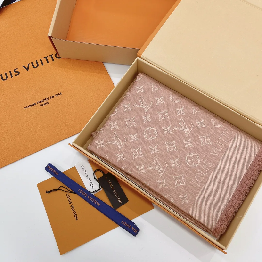 Scarves LOUIS VUITTON 18267577
