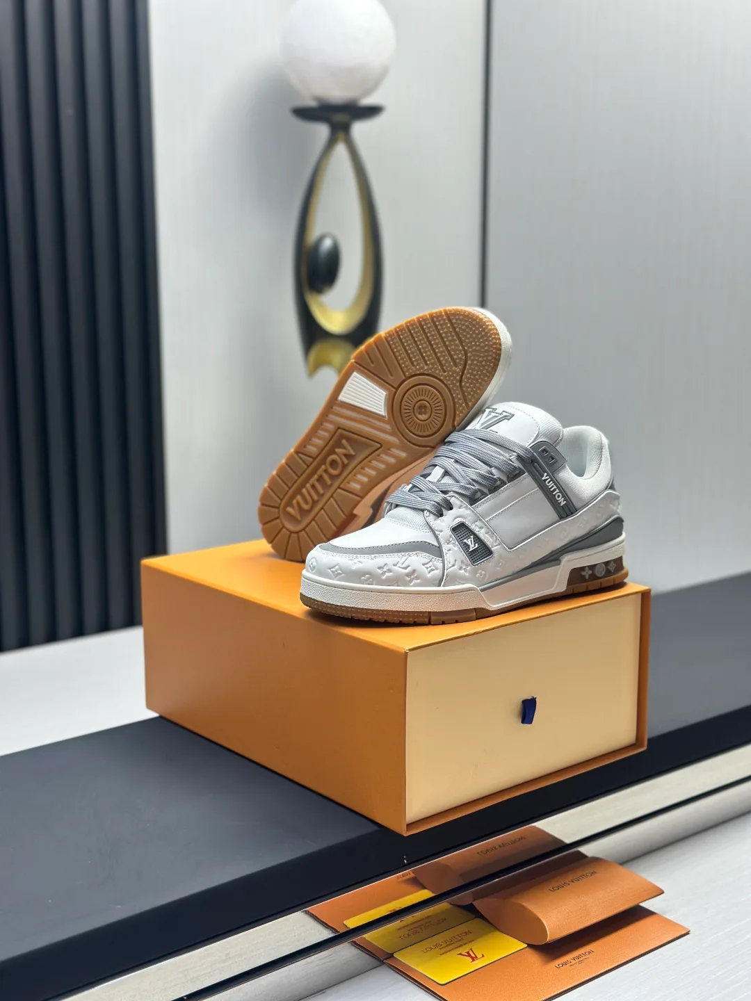 Women's Sneakers LOUIS VUITTON 18011578