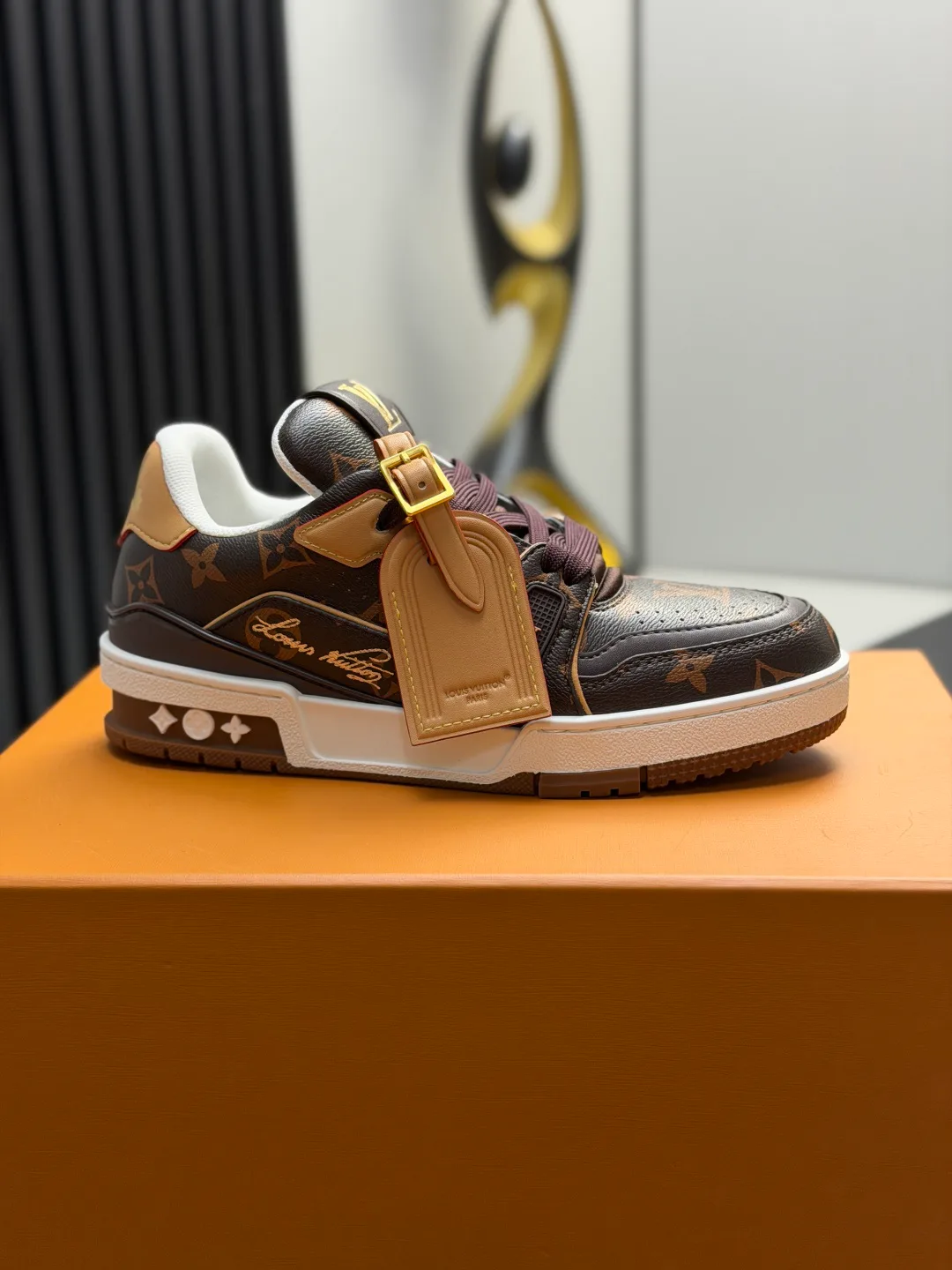 Women's Sneakers LOUIS VUITTON 18011586