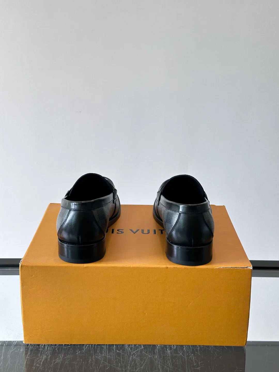 Men's Loafers And Dress Shoes LOUIS VUITTON 18169705