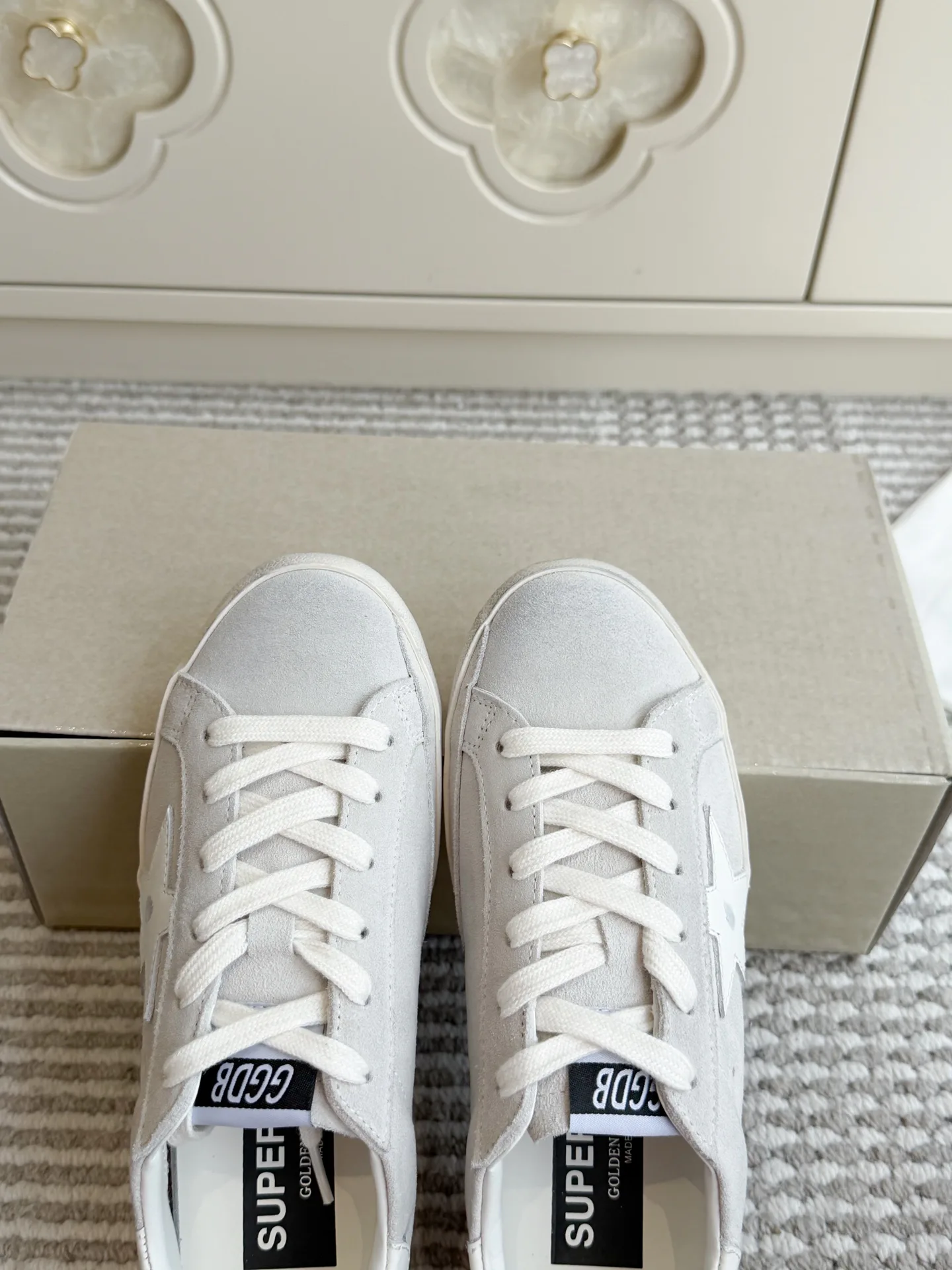 Women's Sneakers GOLDEN GOOSE 18360498