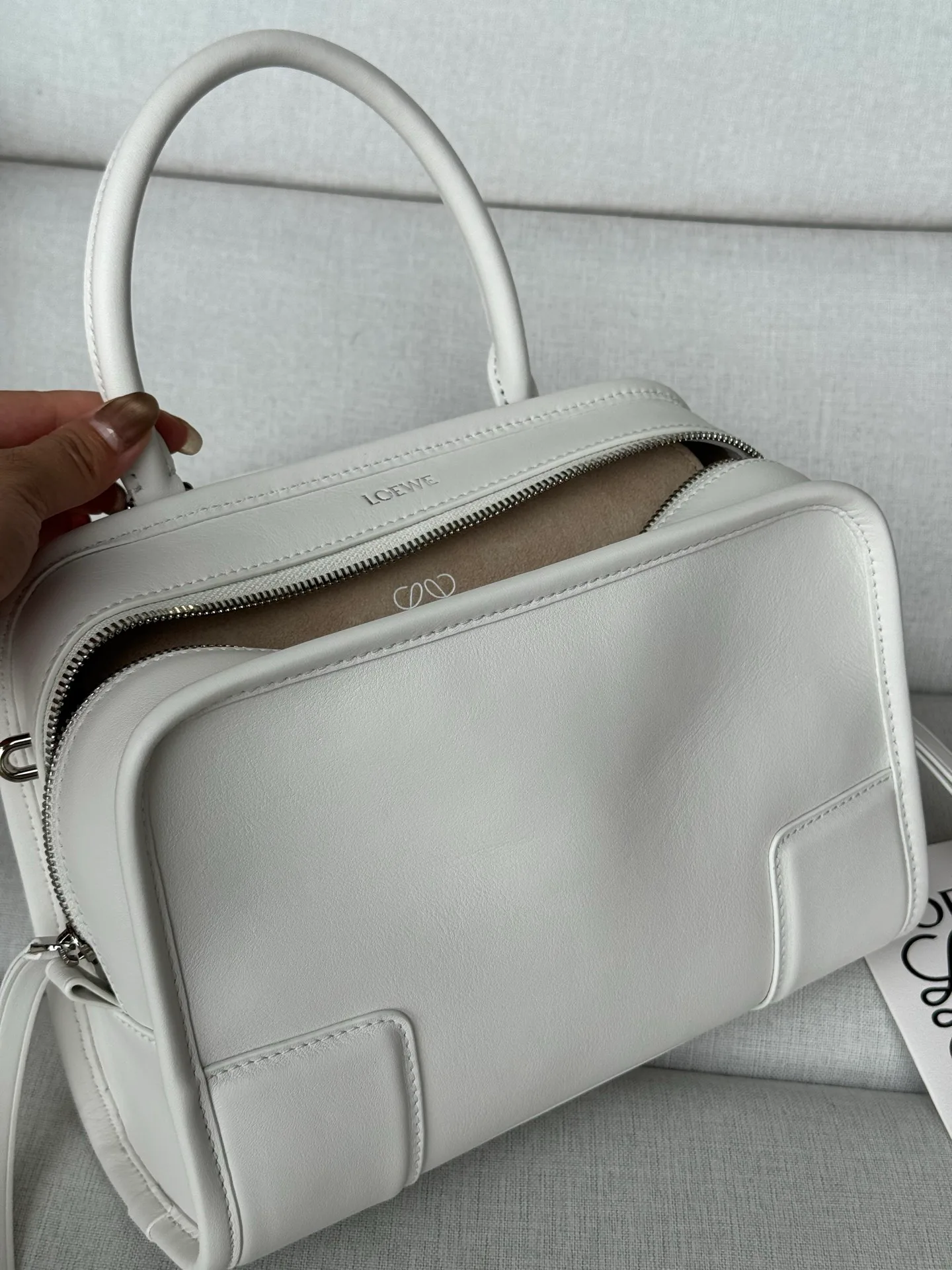 Women's Classic Handbags LOEWE 17927647