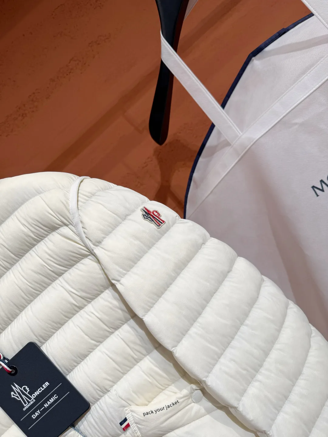 Women's Jackets And Down Jackets MONCLER 18048160