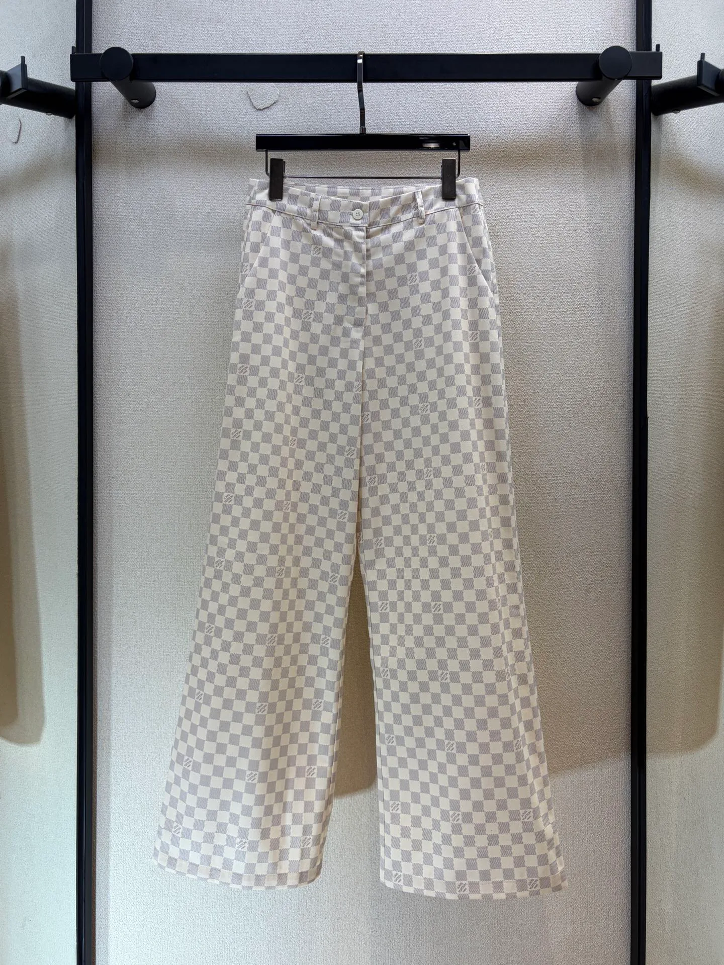 Women's Trousers LOUIS VUITTON 18203404