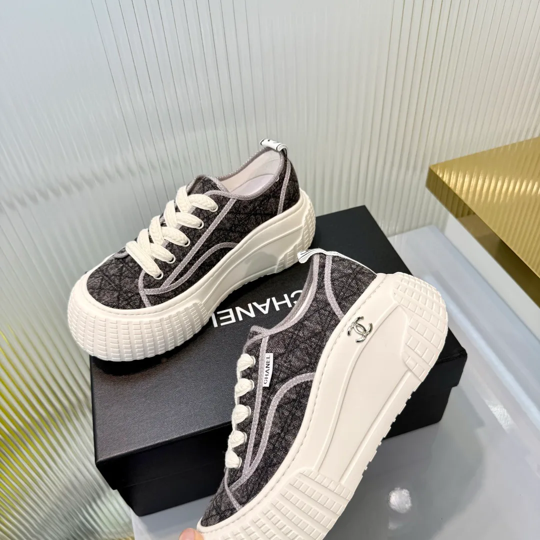 Women's Sneakers CHANEL 18366988
