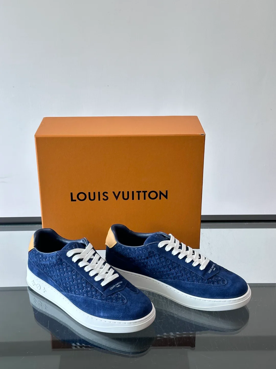 Women's Sneakers LOUIS VUITTON 17646126
