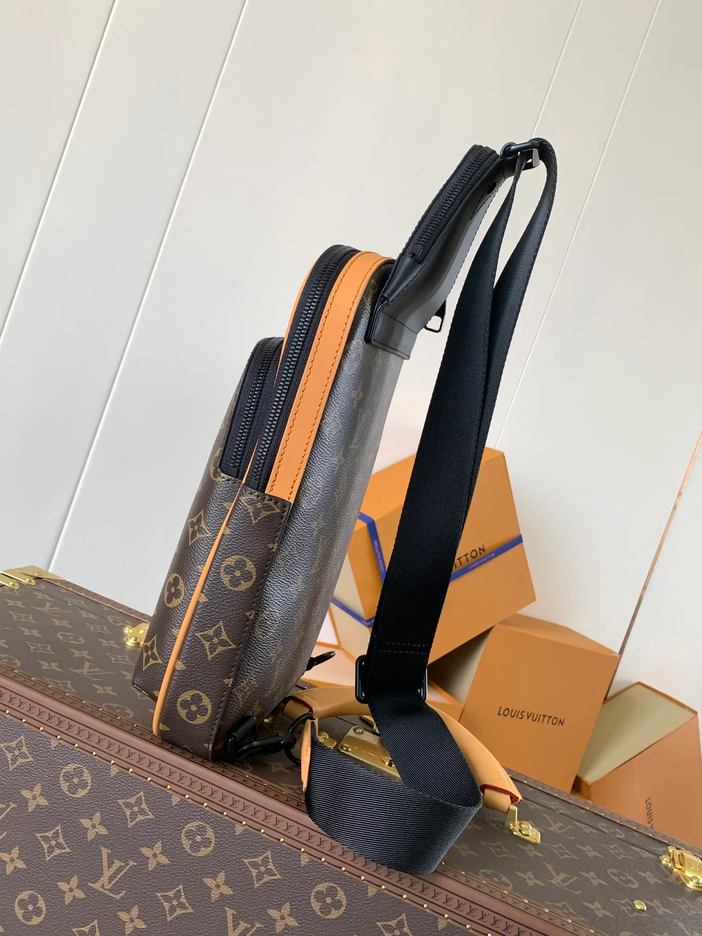 Women's Shoulder Bags LOUIS VUITTON 17948730