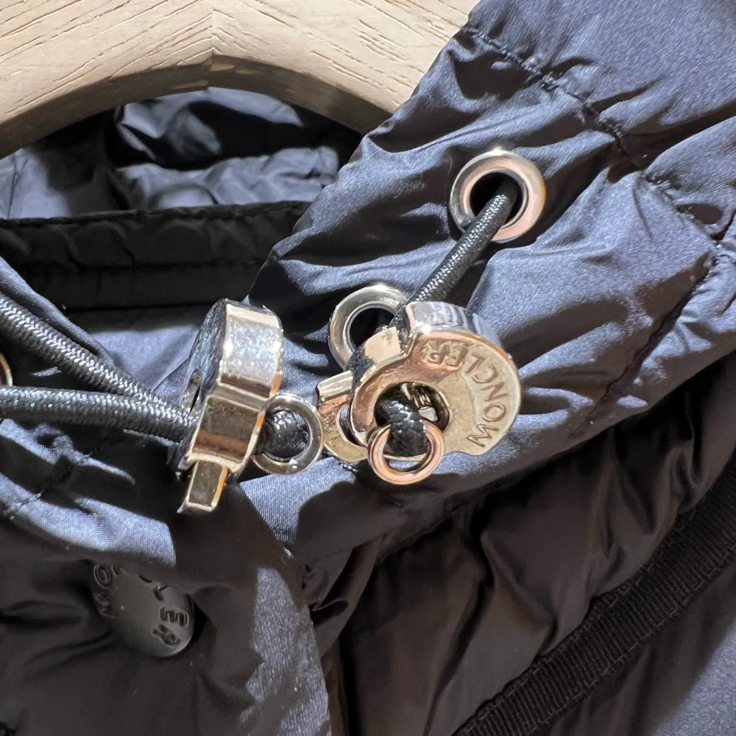 Women's Jackets And Down Jackets MONCLER 18180089
