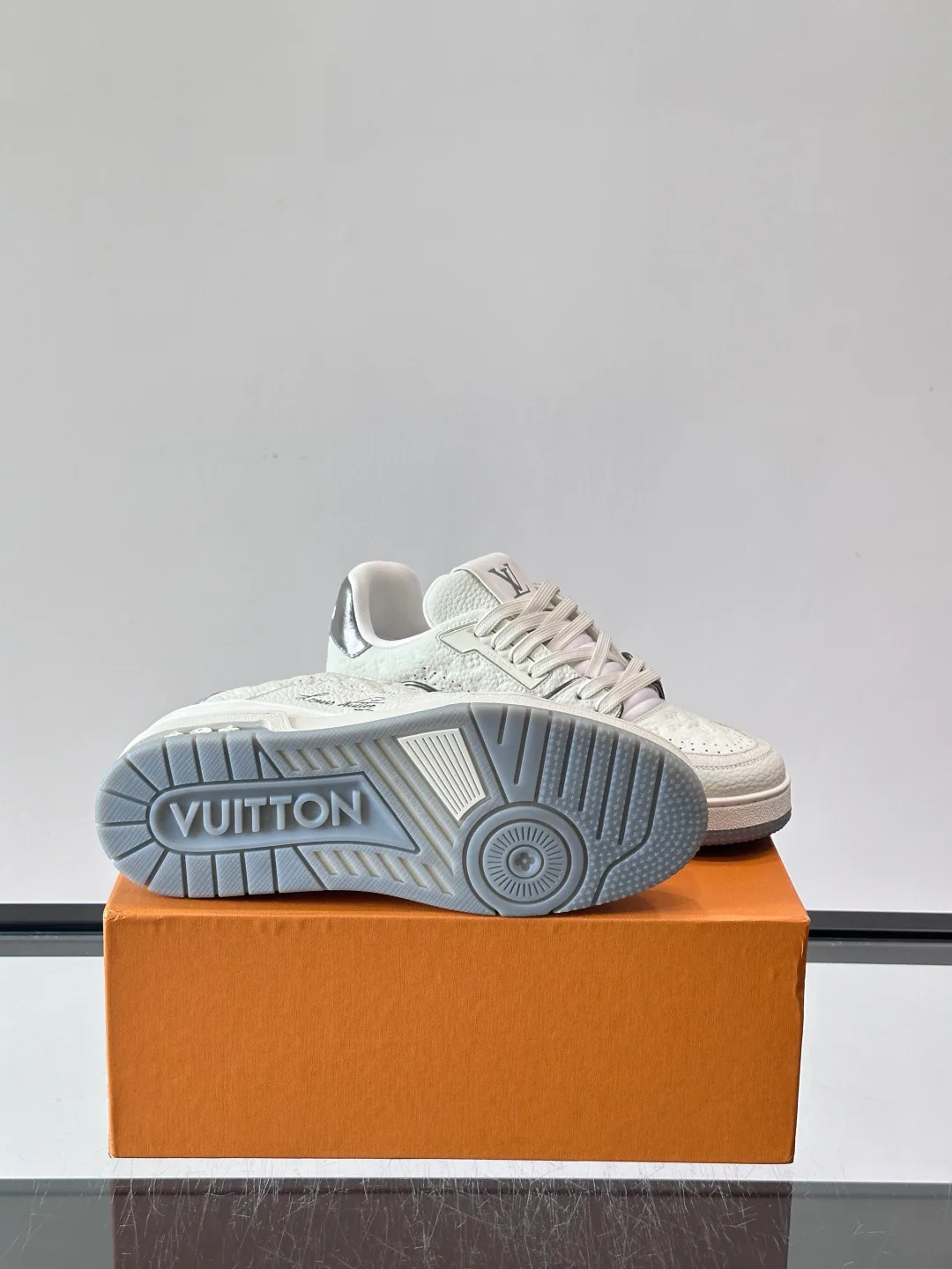 Men's Sneakers LOUIS VUITTON 17349422