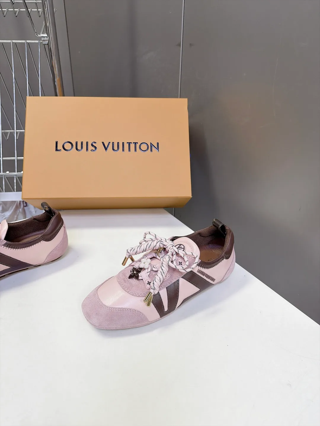 Women's Sneakers LOUIS VUITTON 18005455