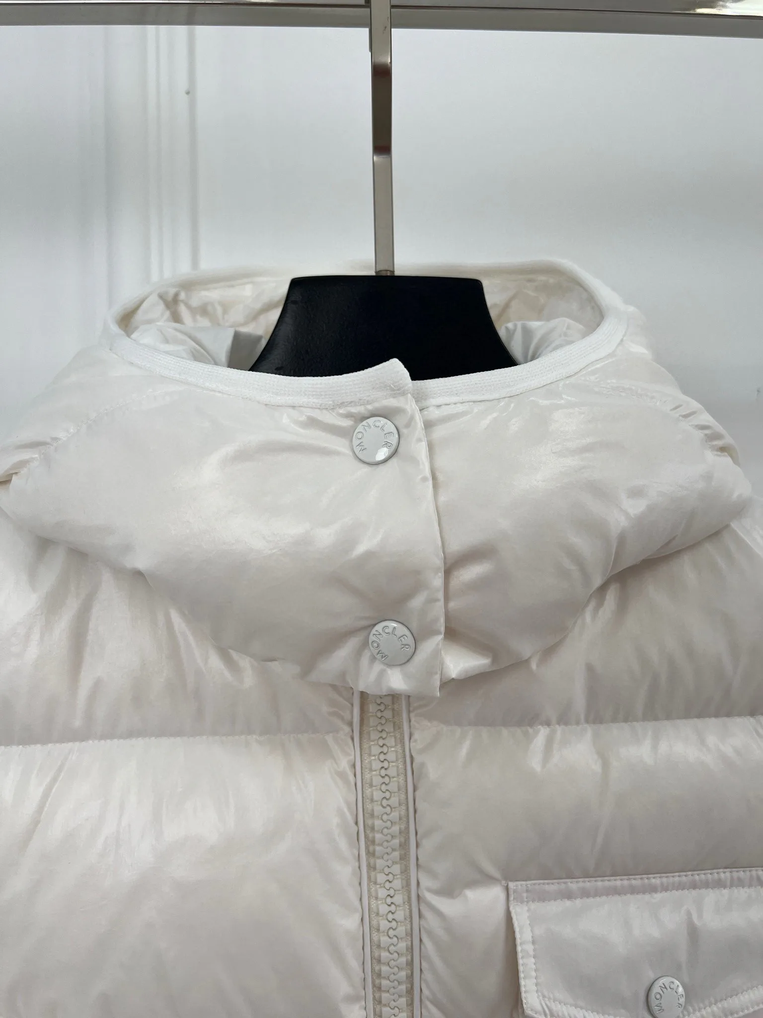 Women's Jackets And Down Jackets MONCLER 18416215