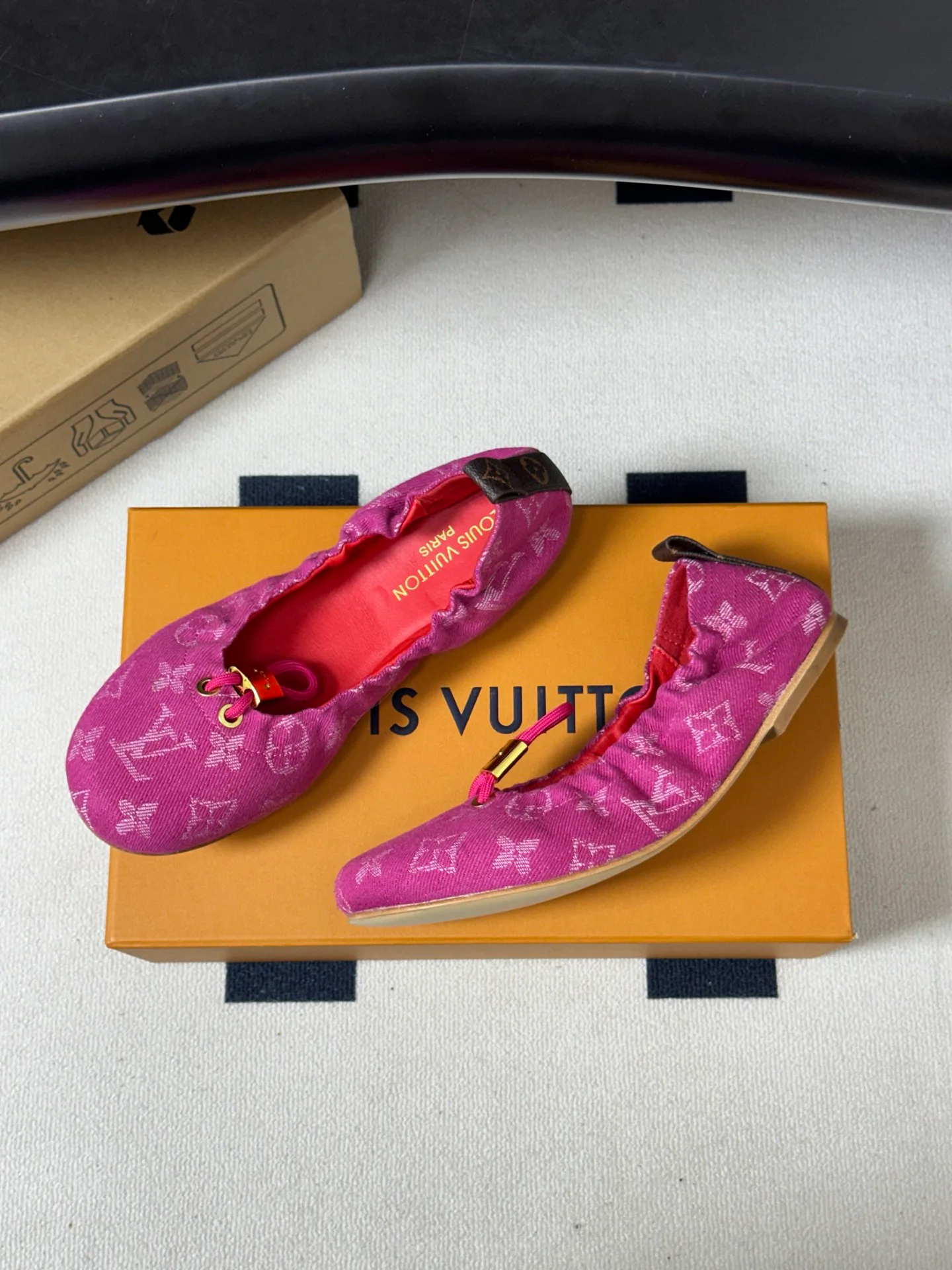 Women's Ballet Flats LOUIS VUITTON 17768171