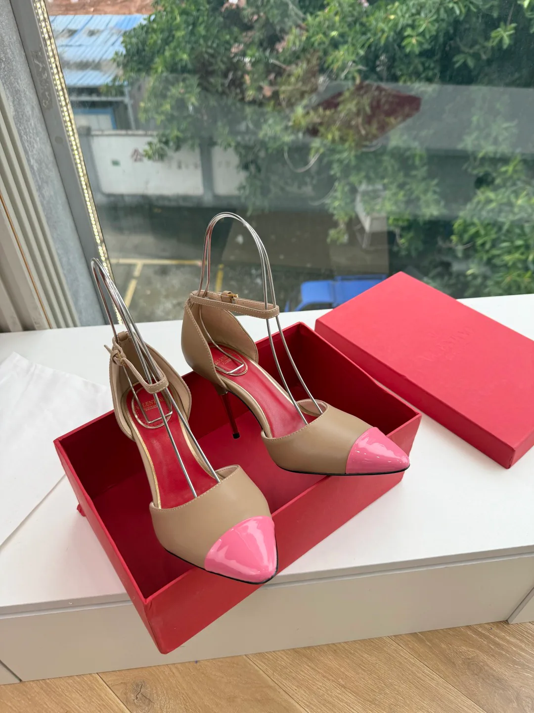 Women's Open-Toe Sandals VALENTINO 18142673